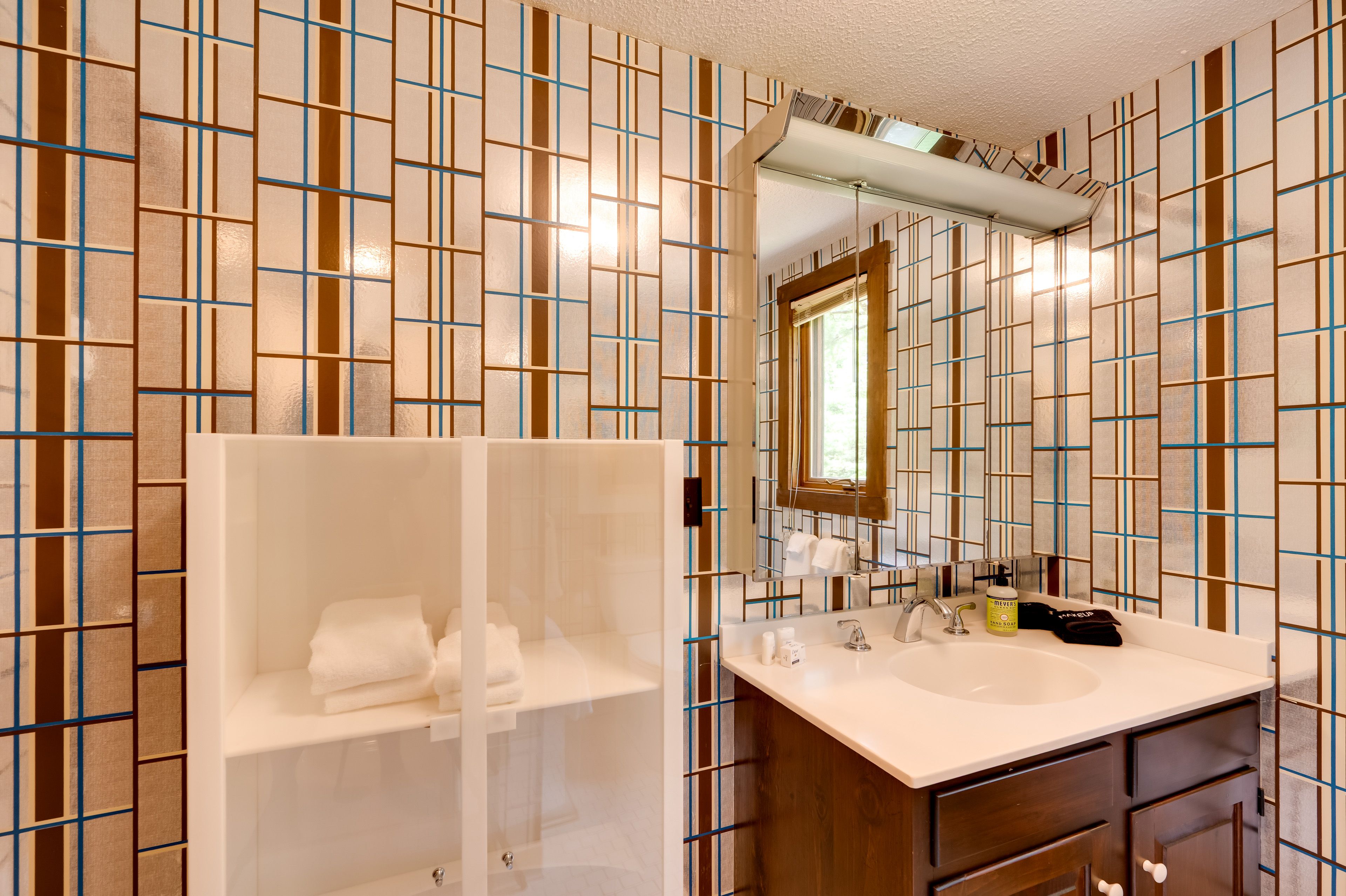 Full Bath | Upper Level