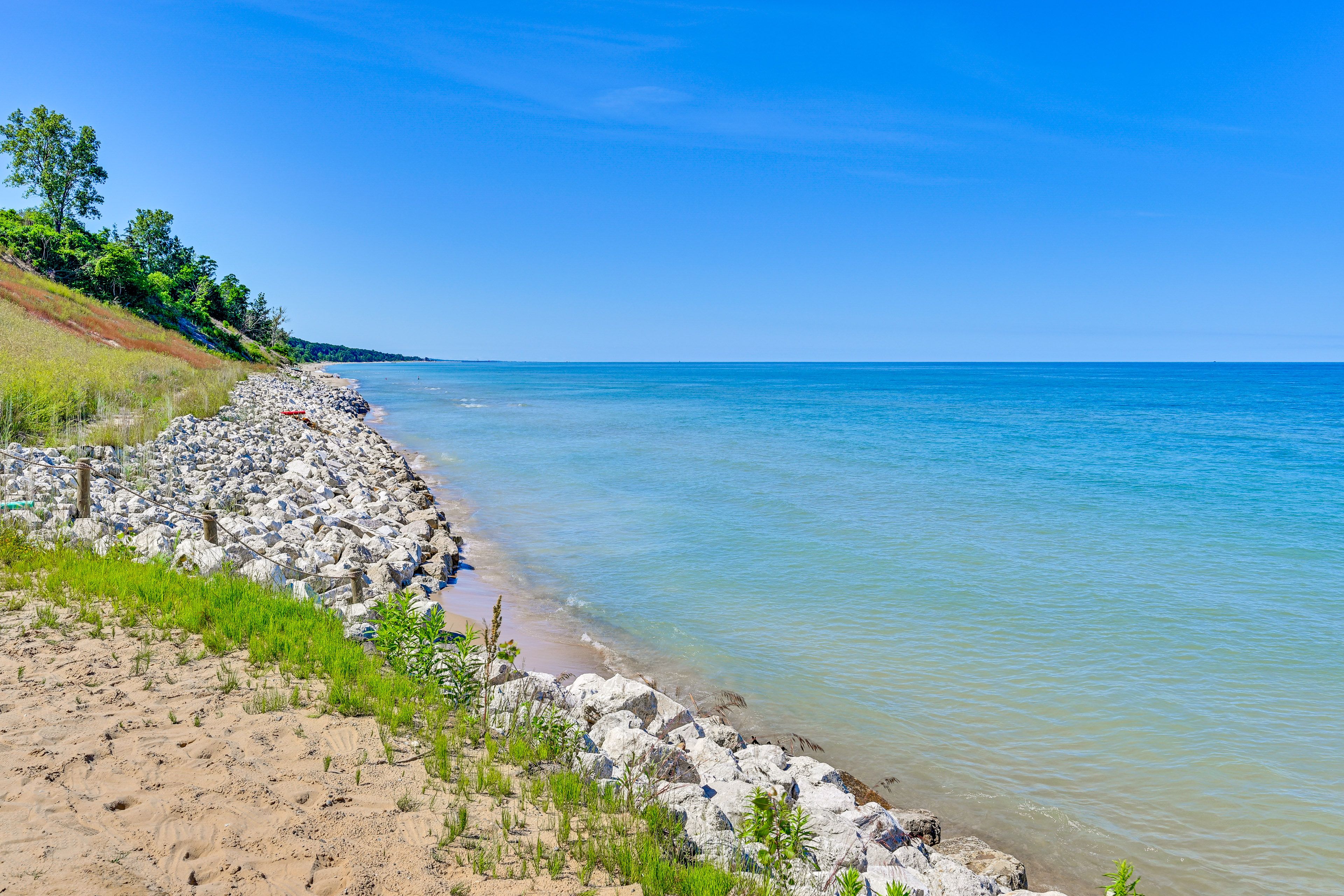 Walk to Community Beach & Lake Michigan