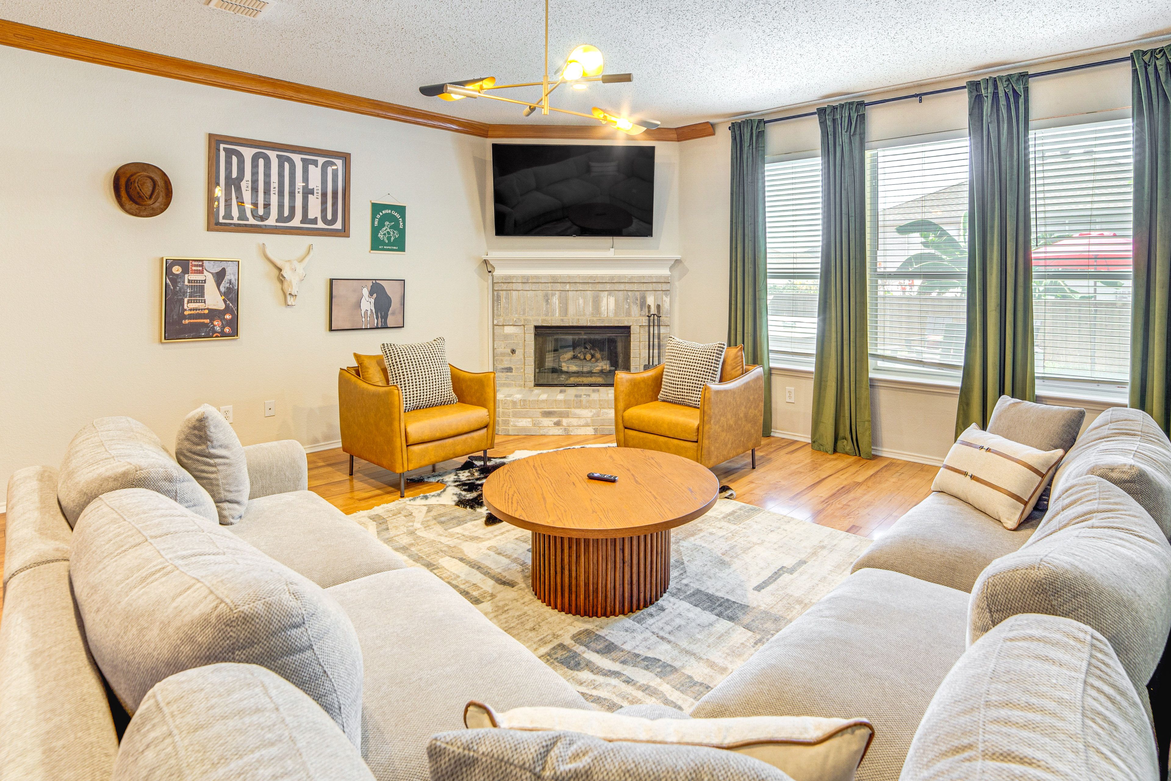Living Room | 1st Floor | Smart TV | Fireplace