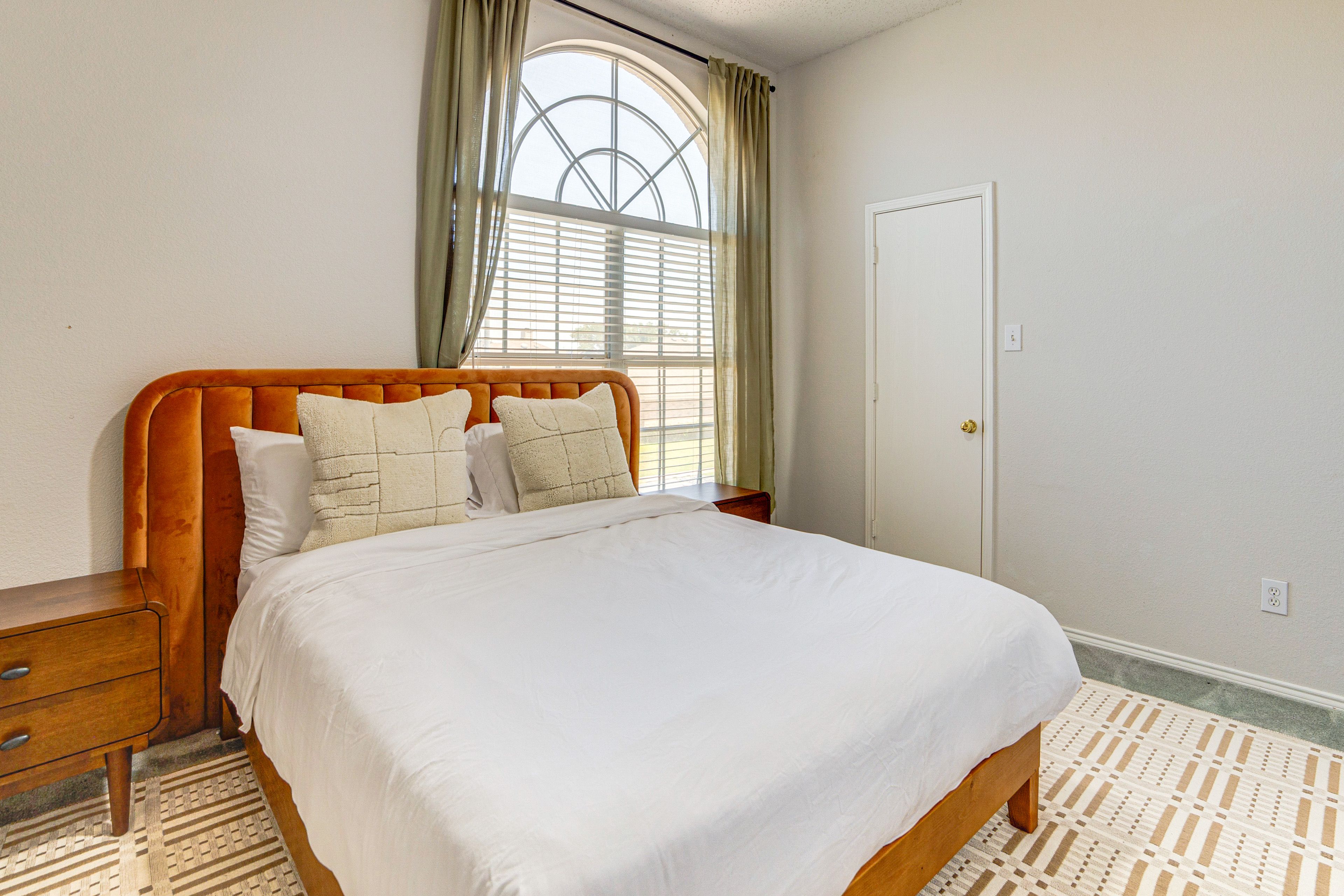 Bedroom 4 | 2nd Floor | Queen Bed