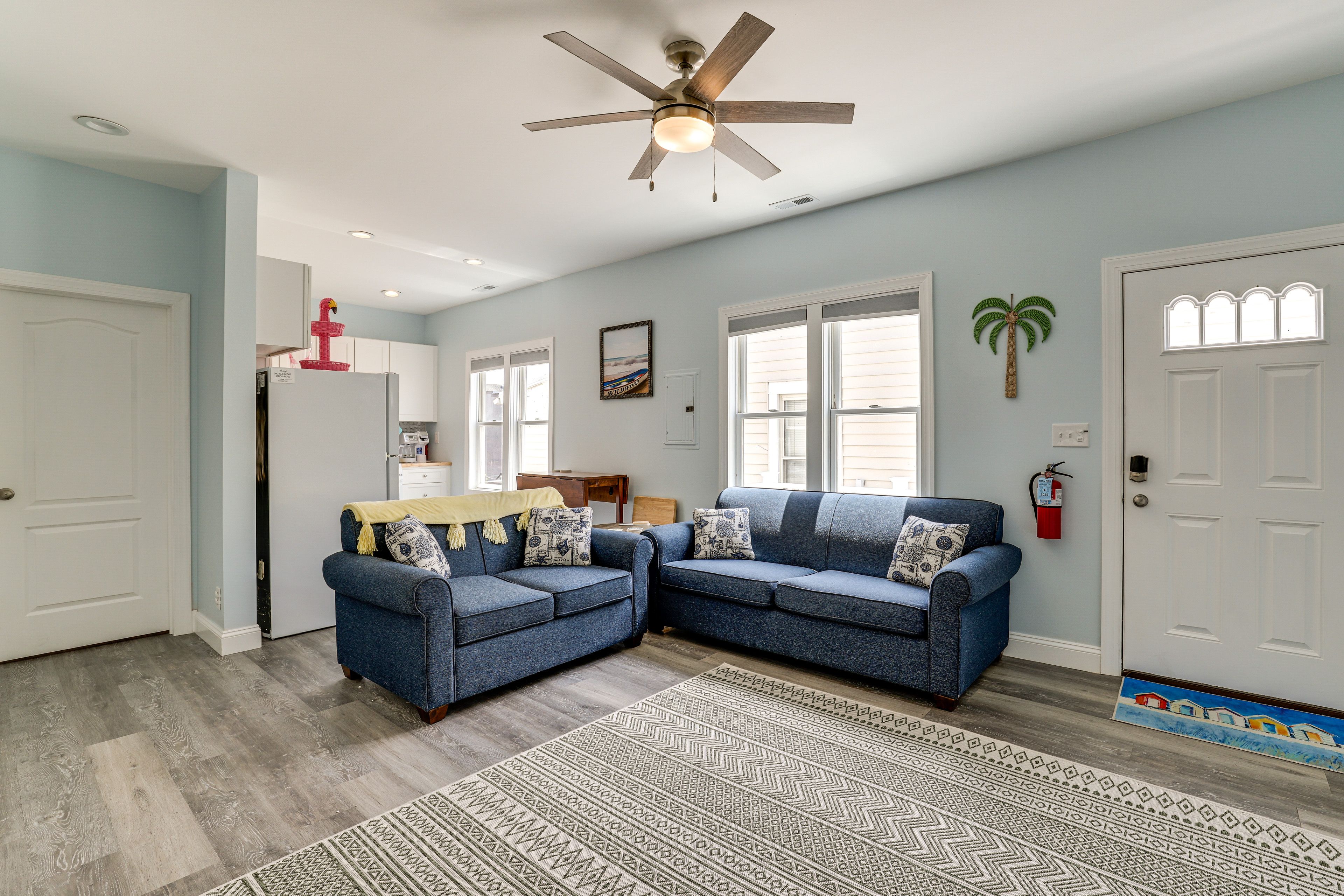Living Room | Queen Sleeper Sofa | Free WiFi | Smart TV