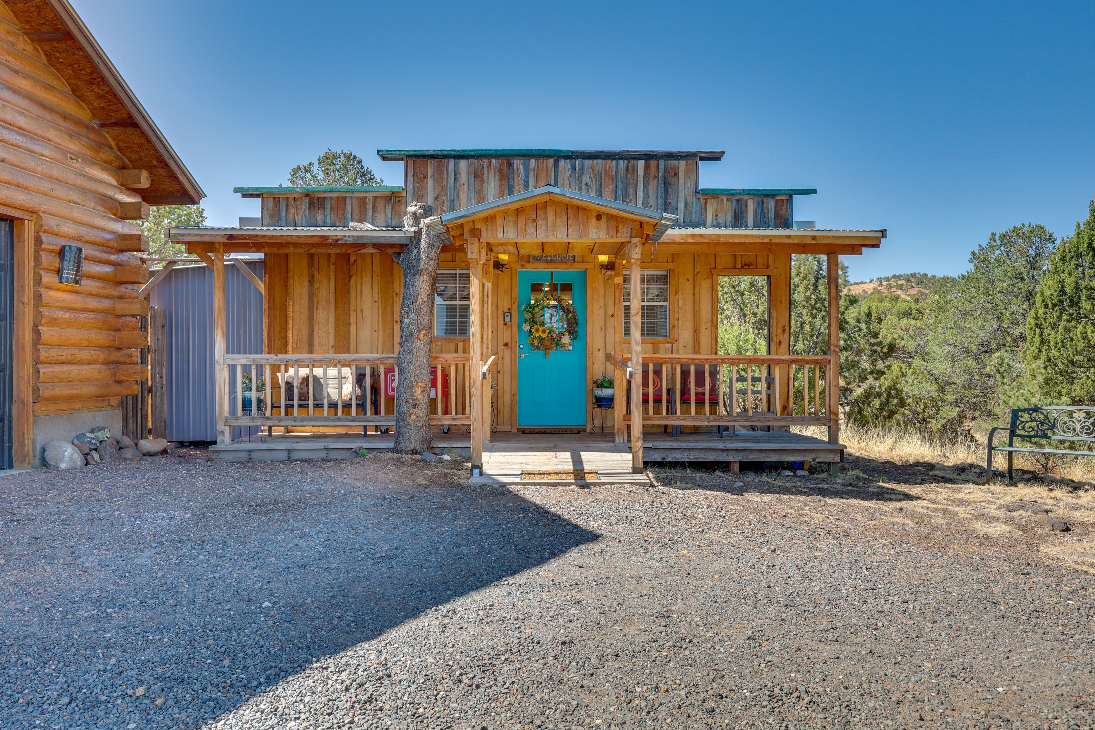 Property Exterior | Gravel Driveway (2 Vehicles)