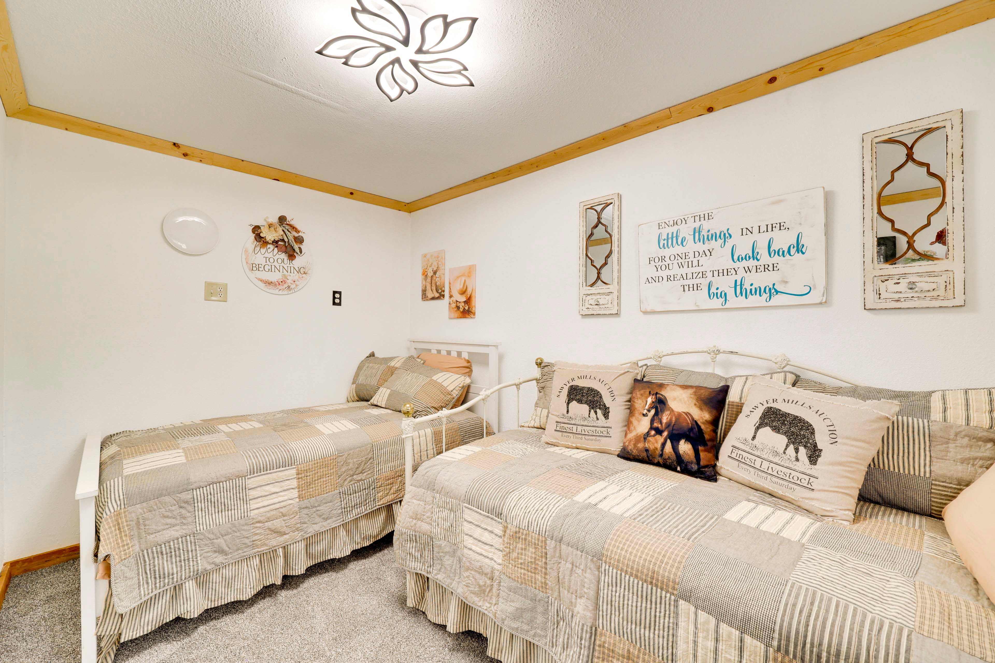 Bedroom 2 | Twin Bed | Twin Daybed