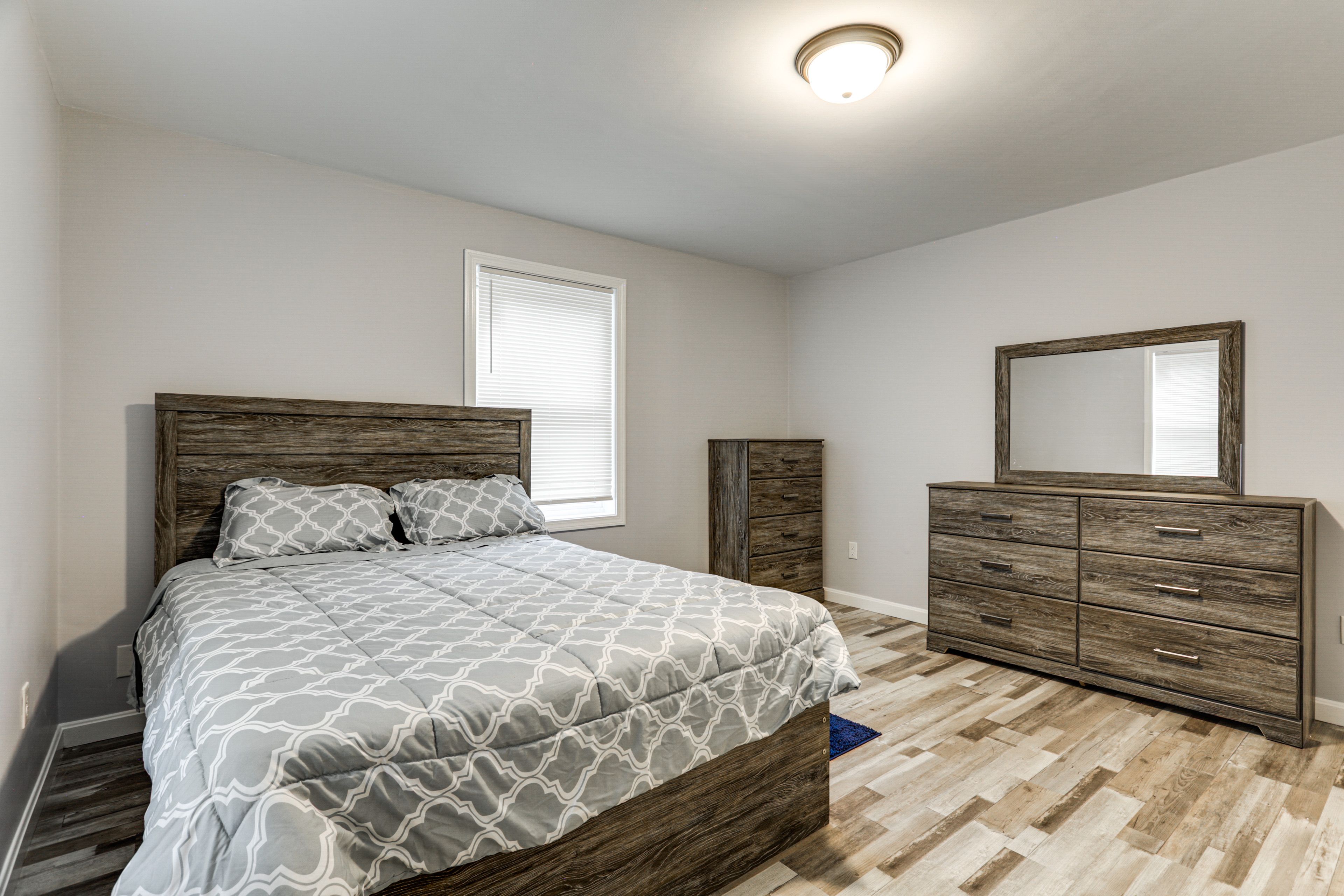 Bedroom 3 | Queen Bed