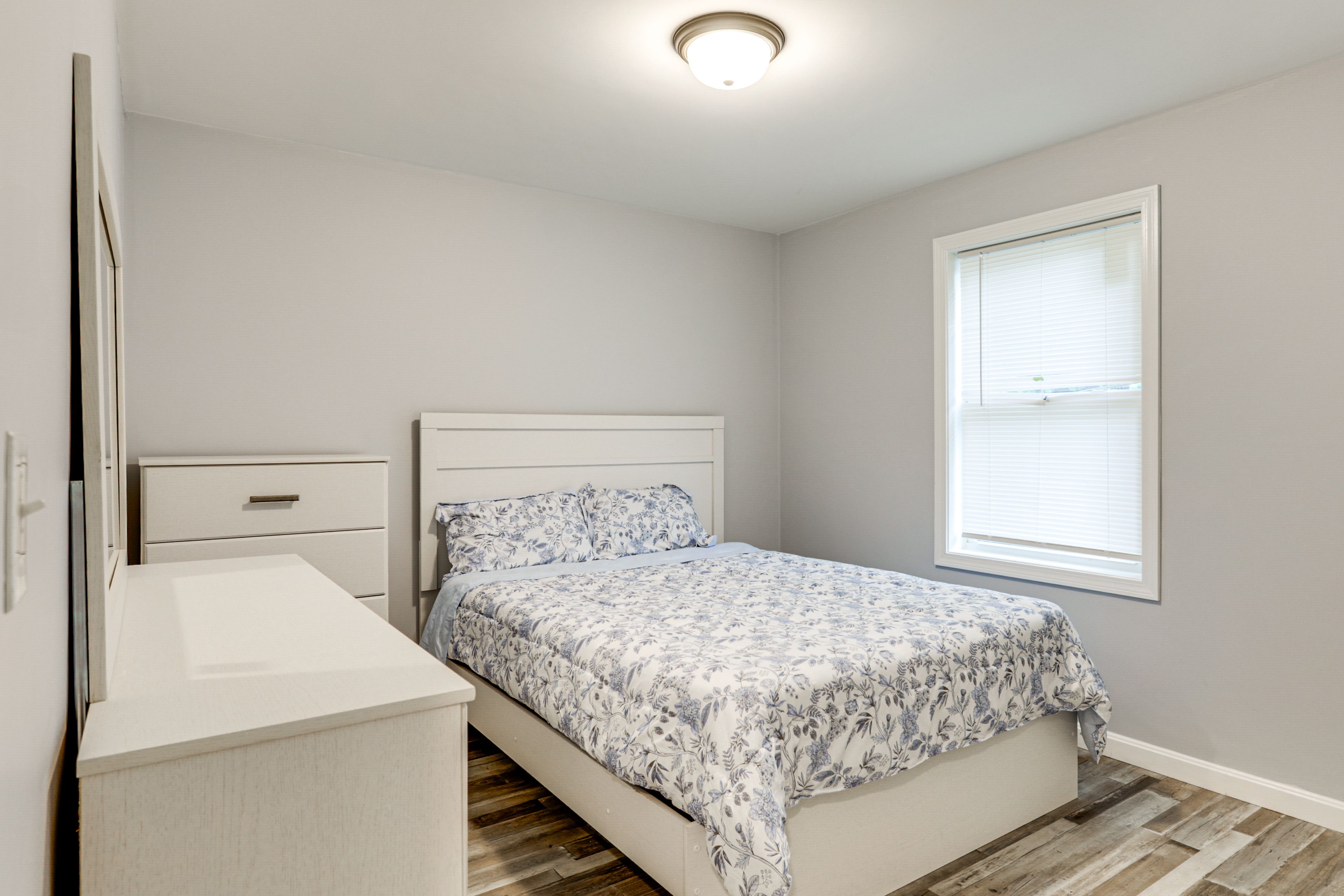 Bedroom 2 | Queen Bed