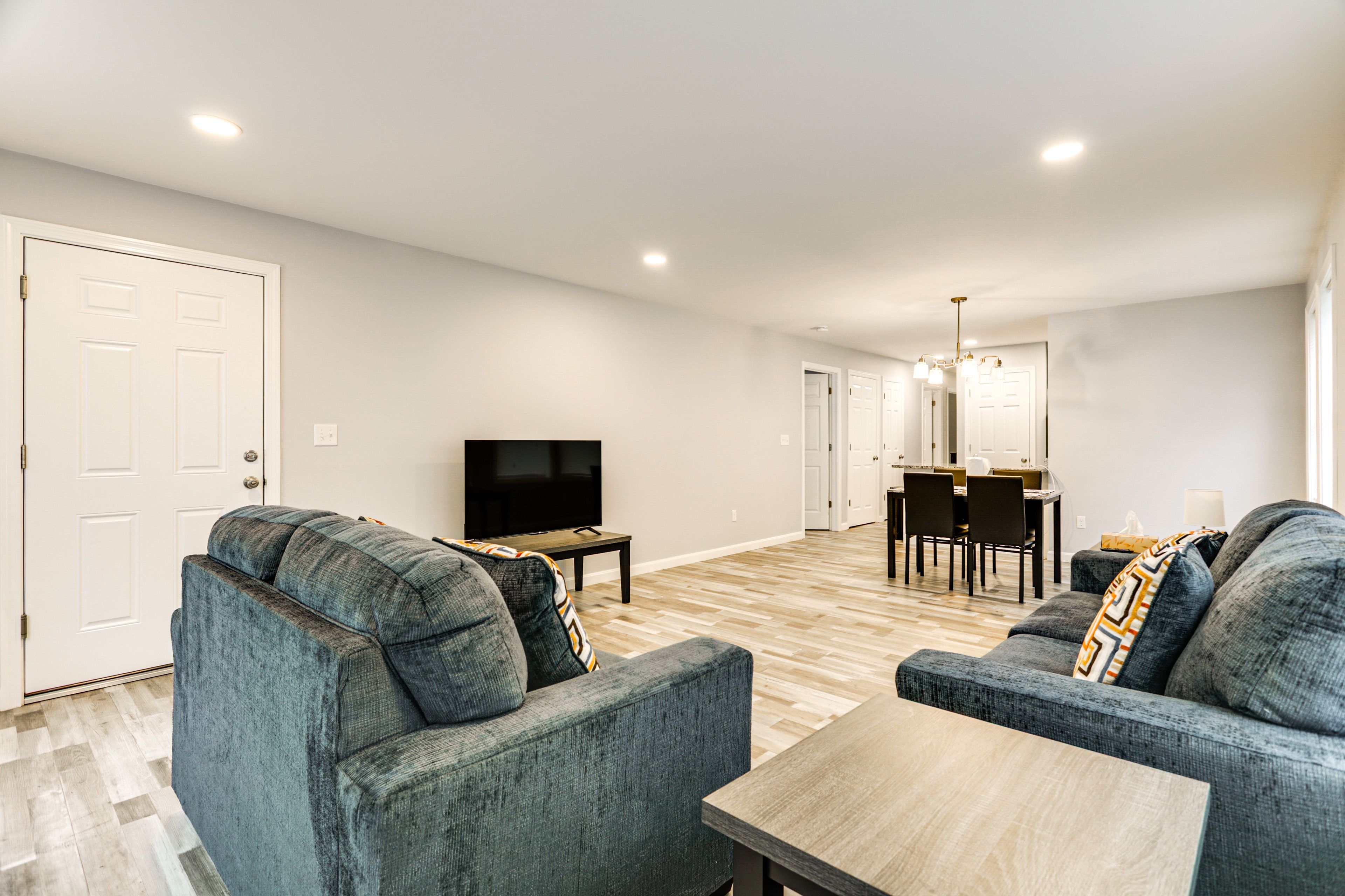 Living Room | Free WiFi | Smart TV | Central A/C