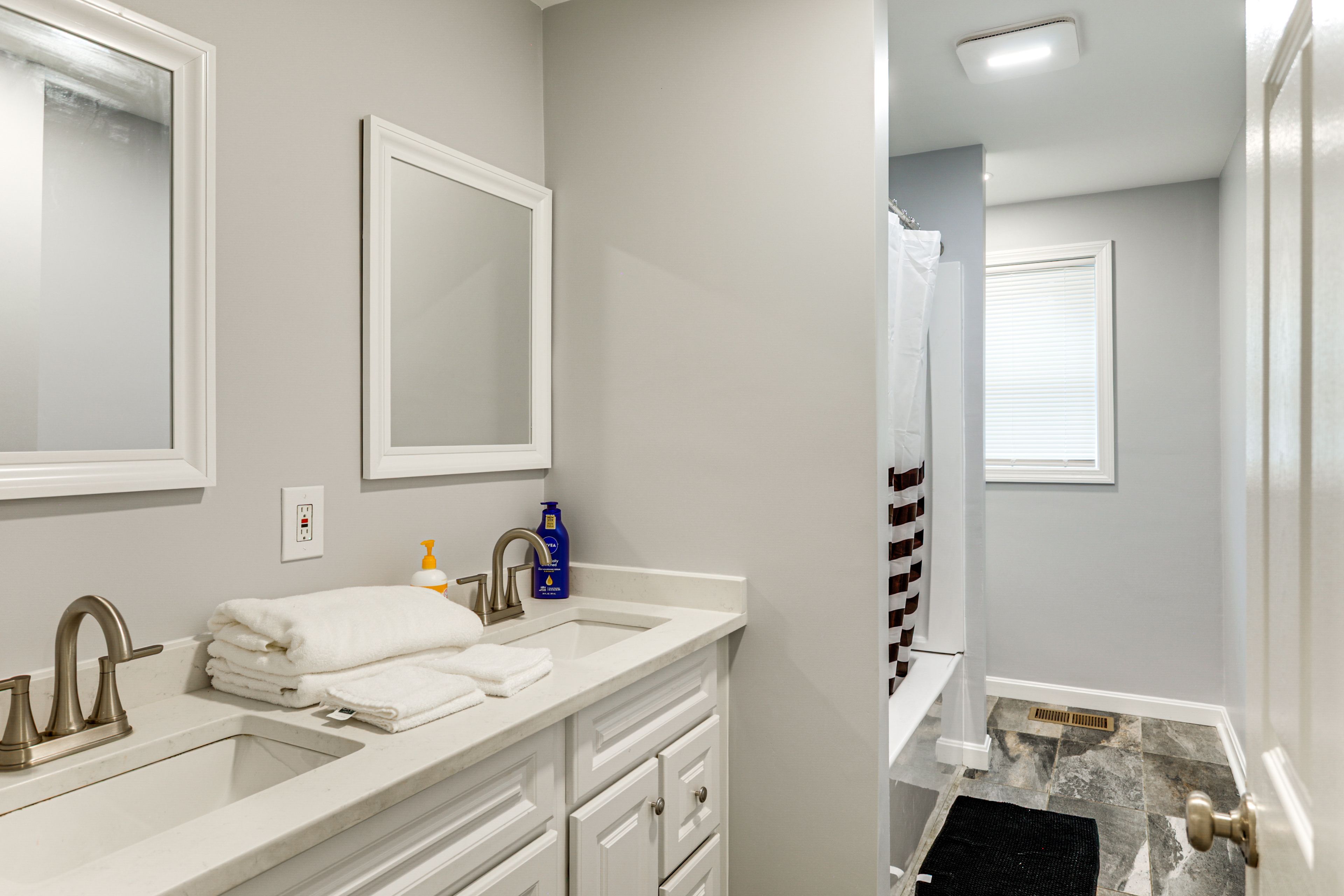 Full Bathroom