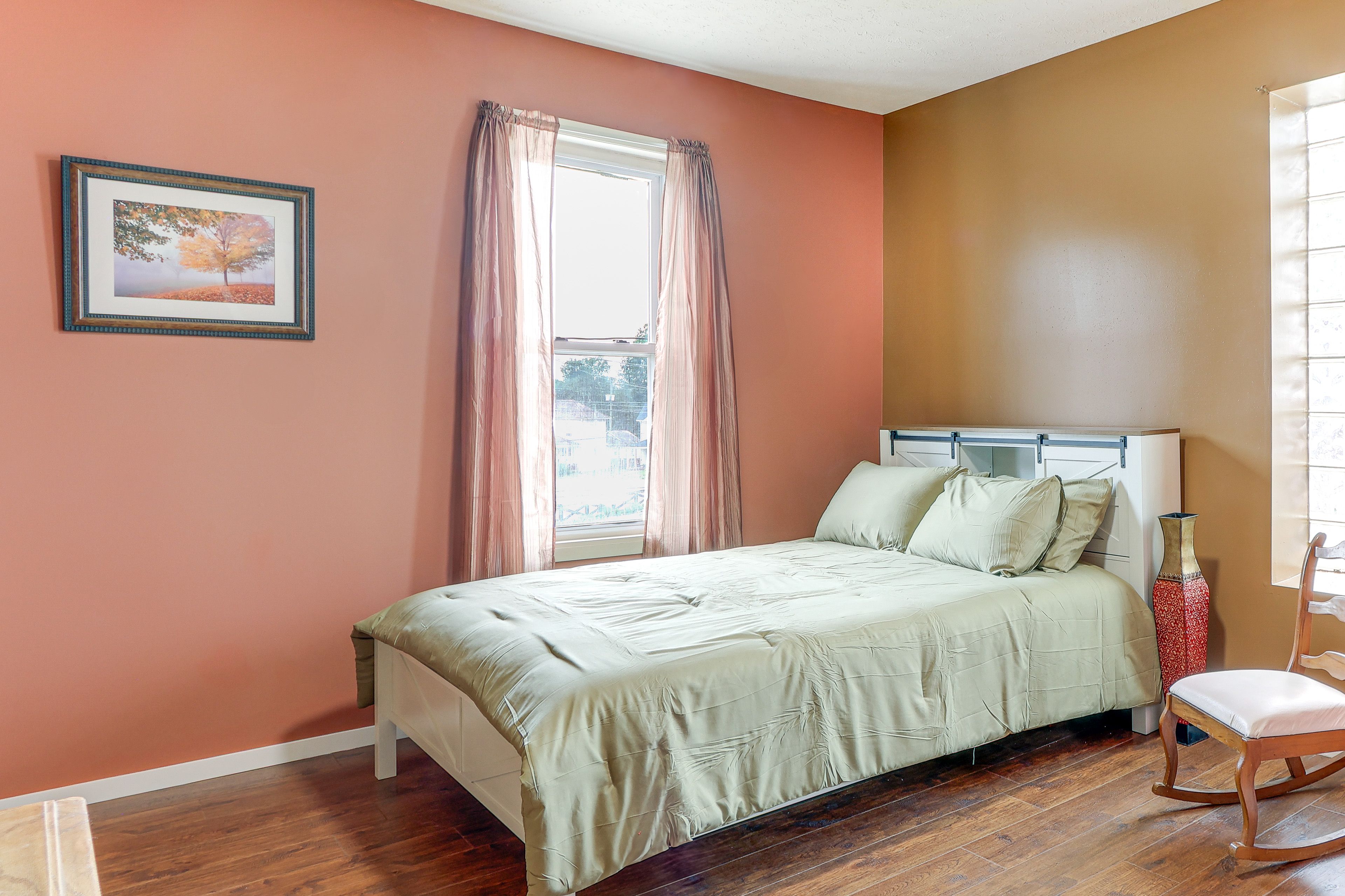 Bedroom 1 | Queen Bed