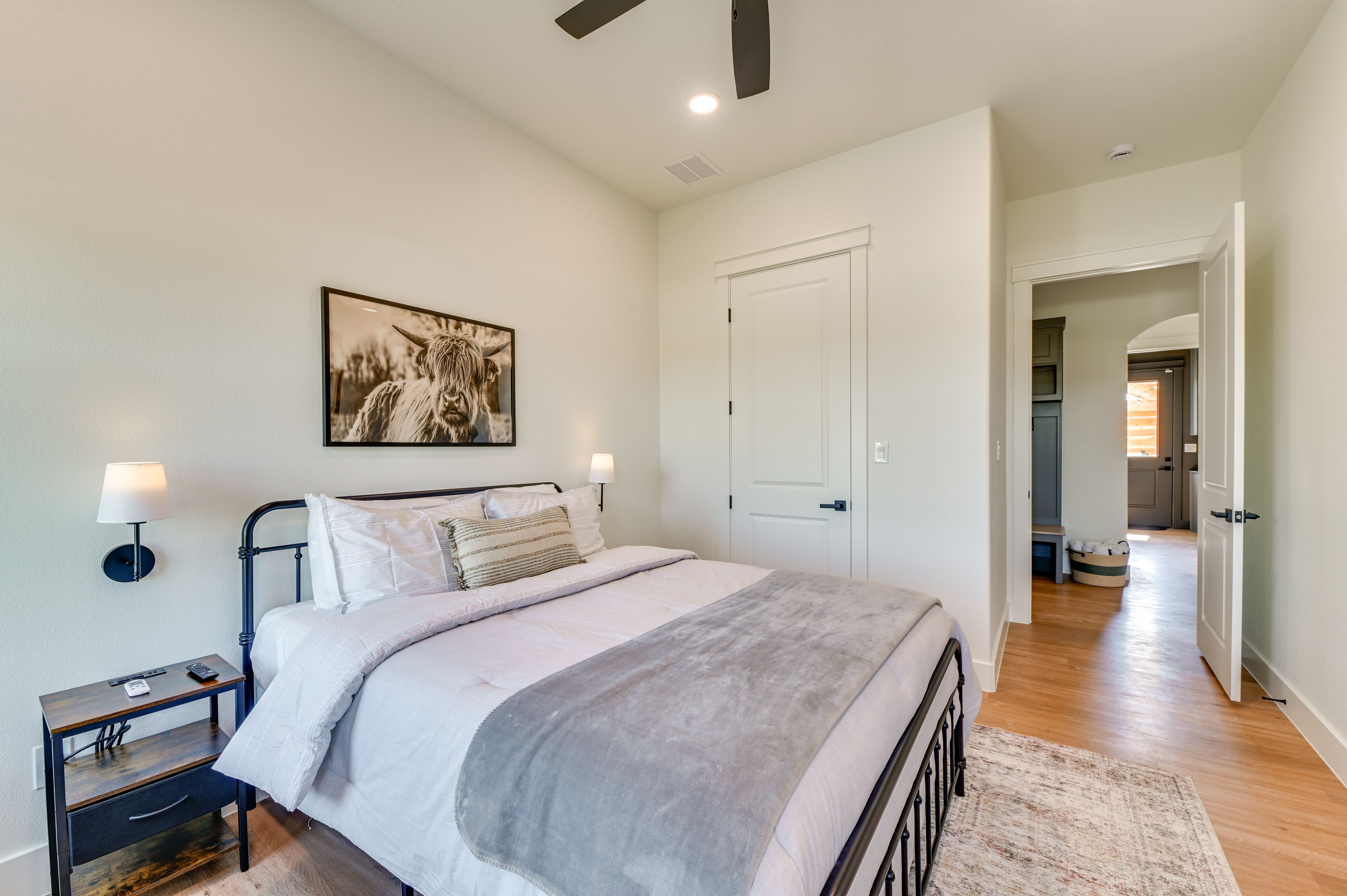 Bedroom 4 | Queen Bed