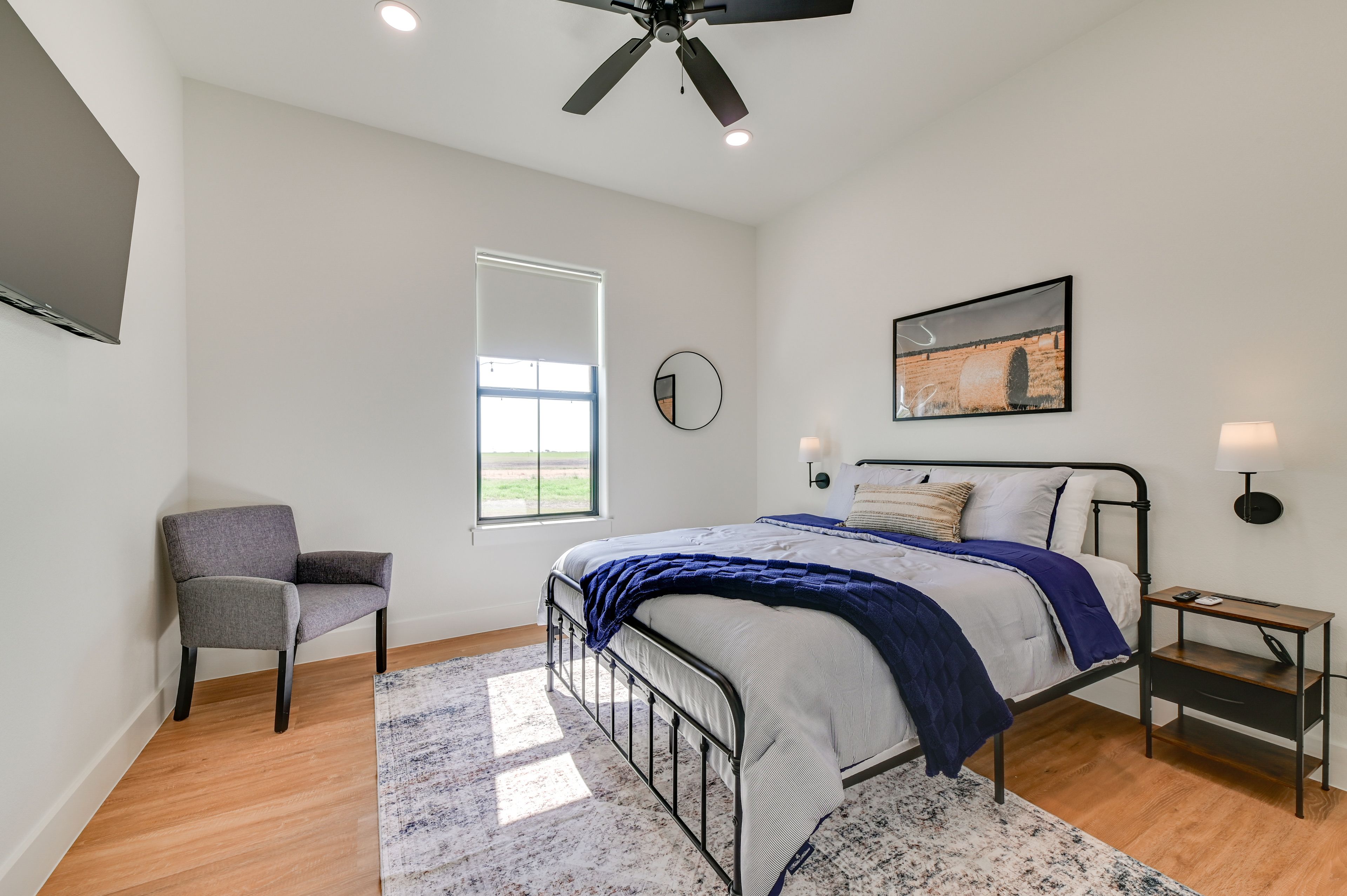 Bedroom 2 | Queen Bed