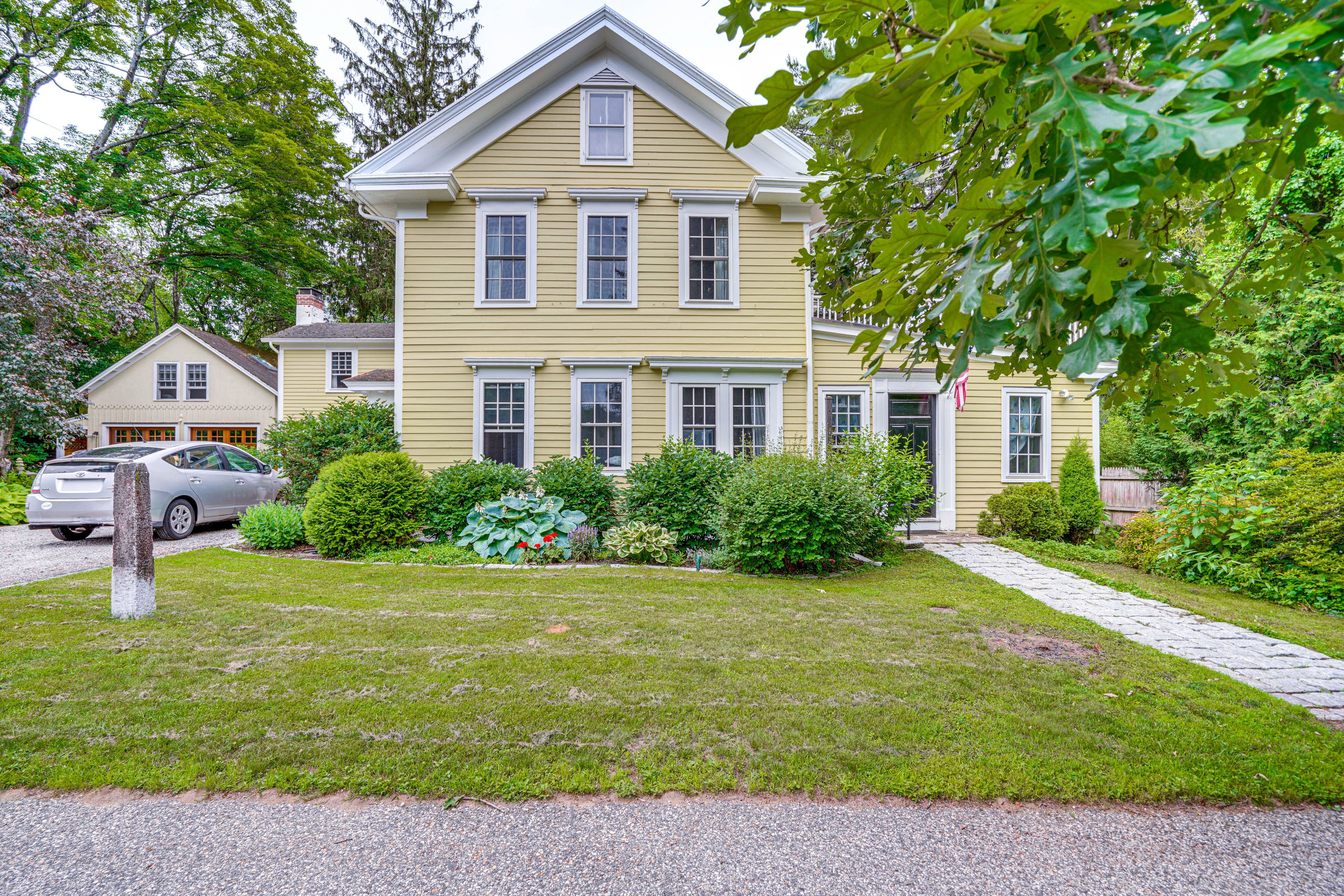Parking | Shared Driveway (3 Vehicles, First-Come, First-Served)