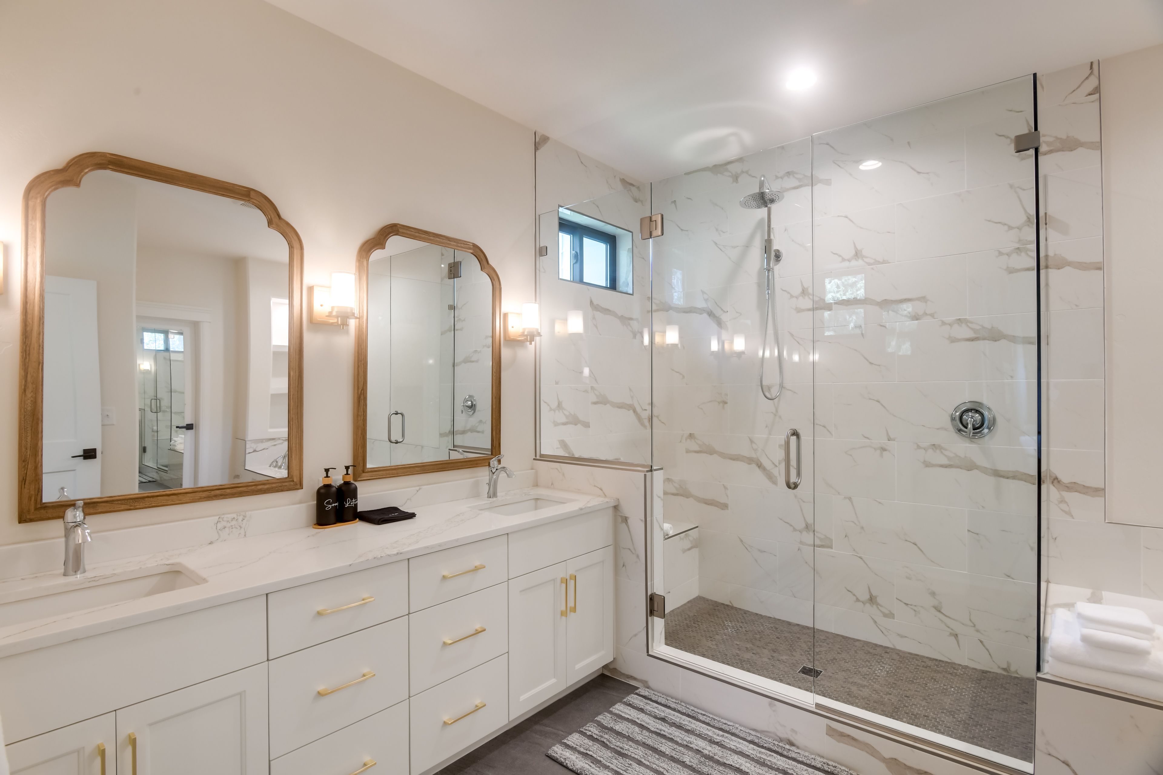 Full Bath | Towels | Hair Dryer | 2nd Floor