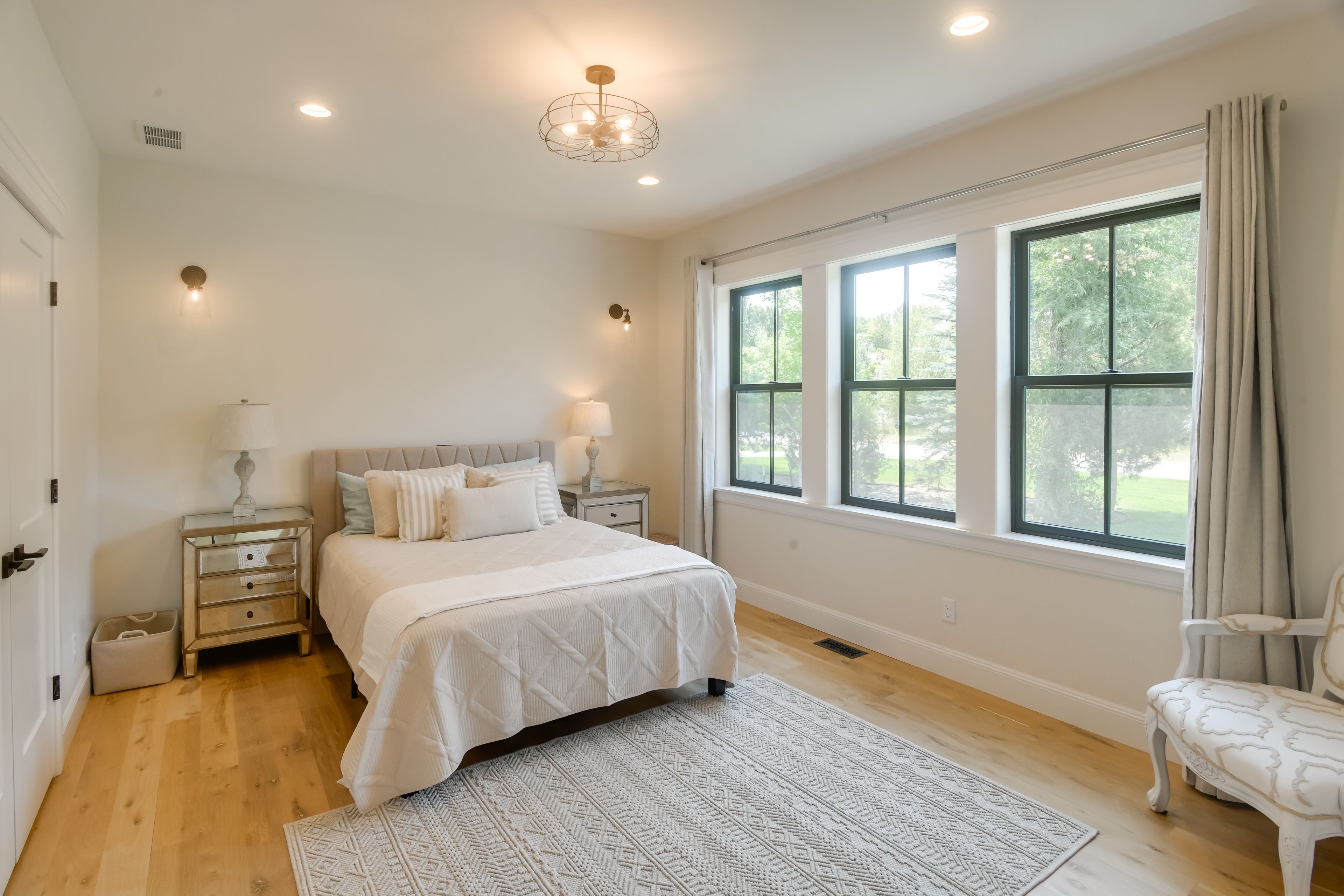 Bedroom 1 | Queen Bed | 1st Floor