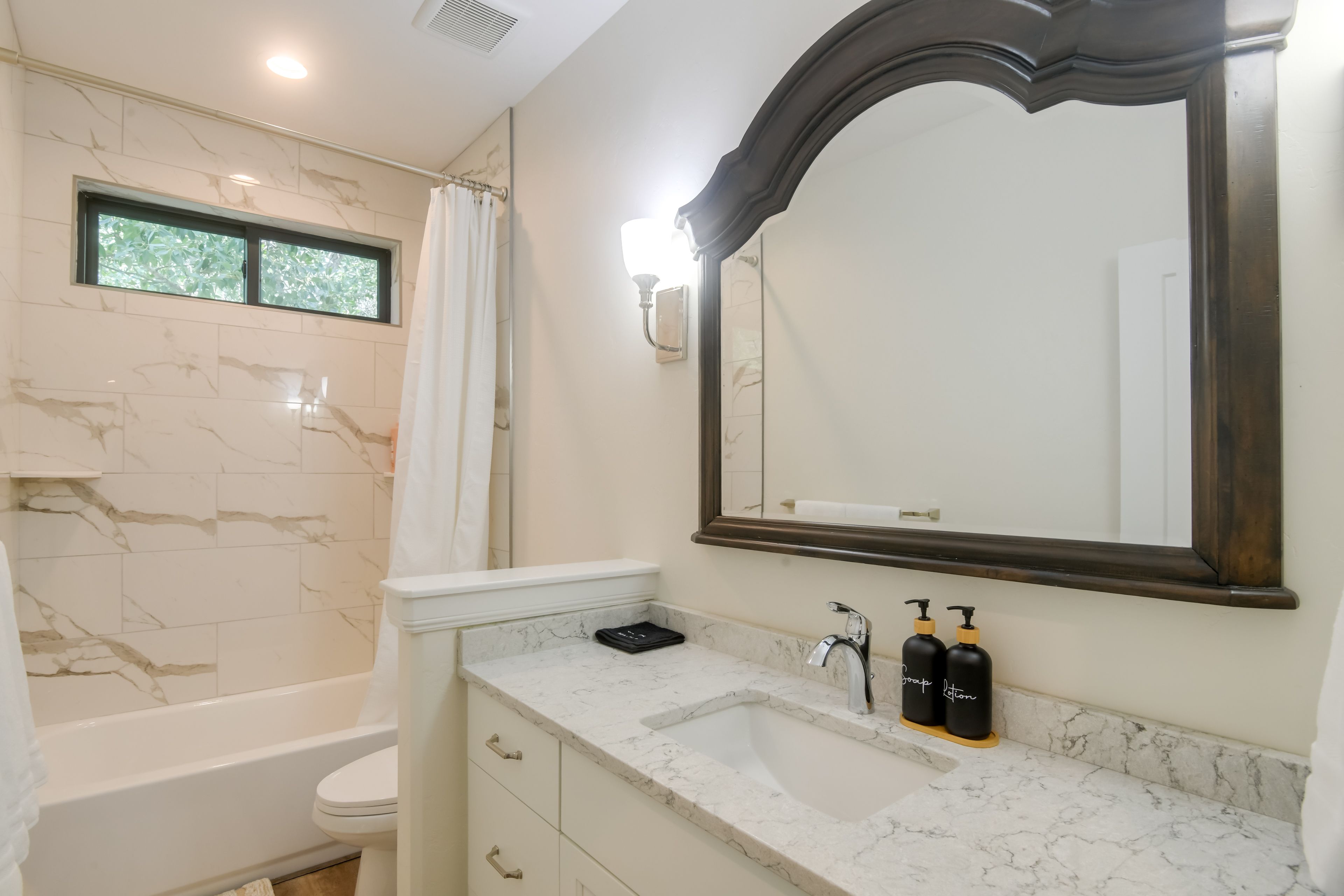 Full Bath | 2nd Floor