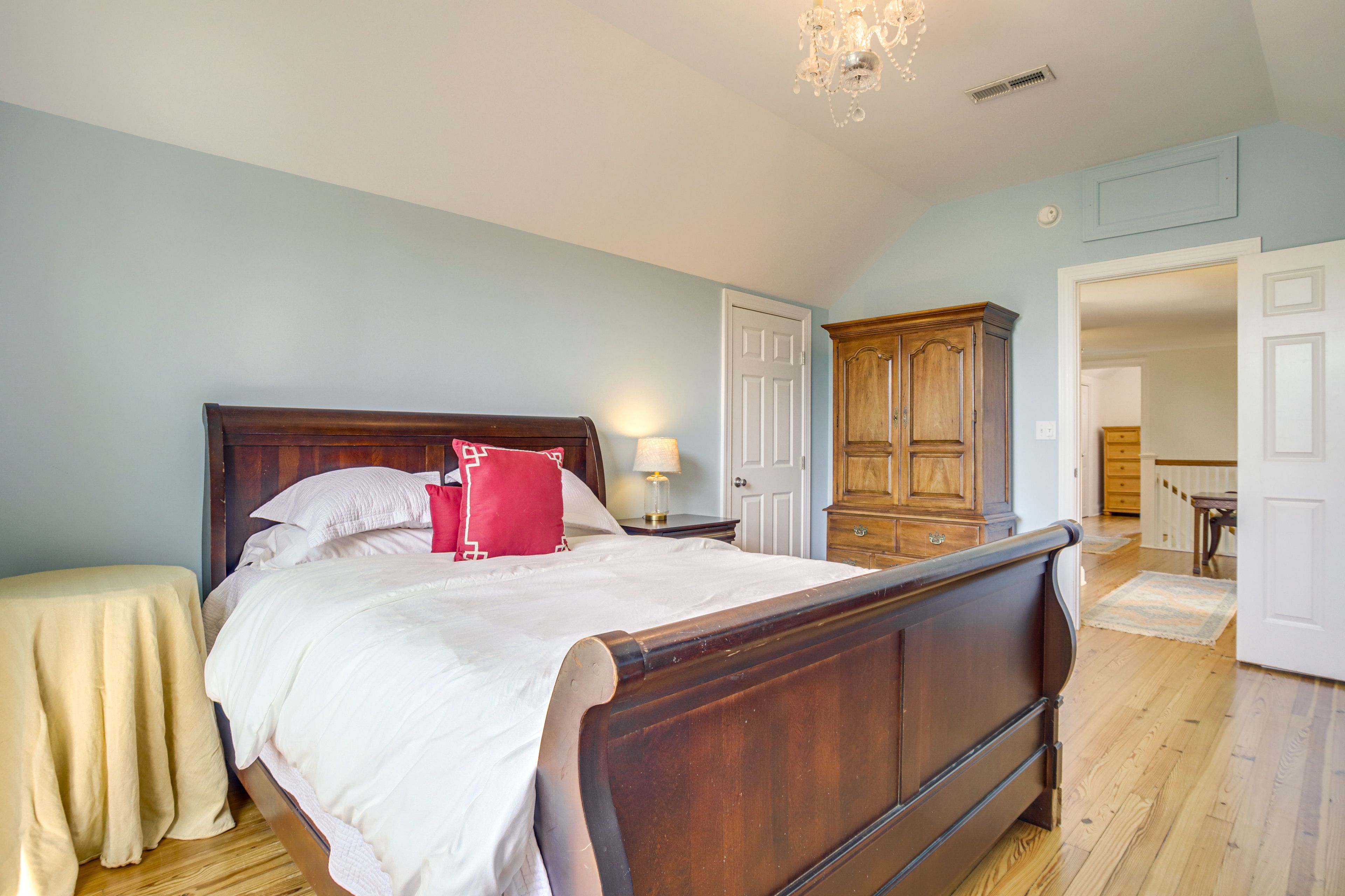 Bedroom 1 | Queen Bed | Linens | 2nd Floor