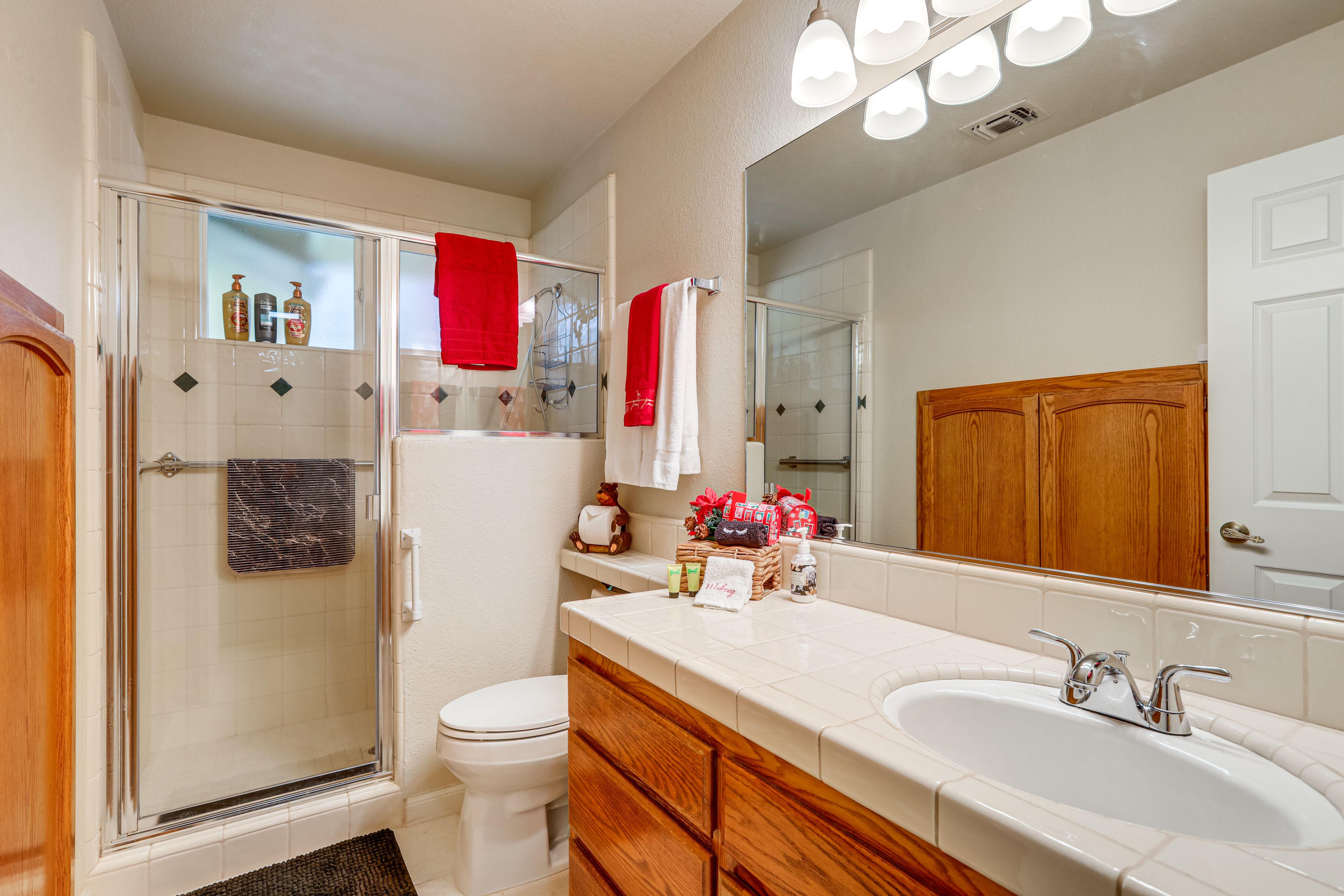 Full Bathroom | 1st Floor