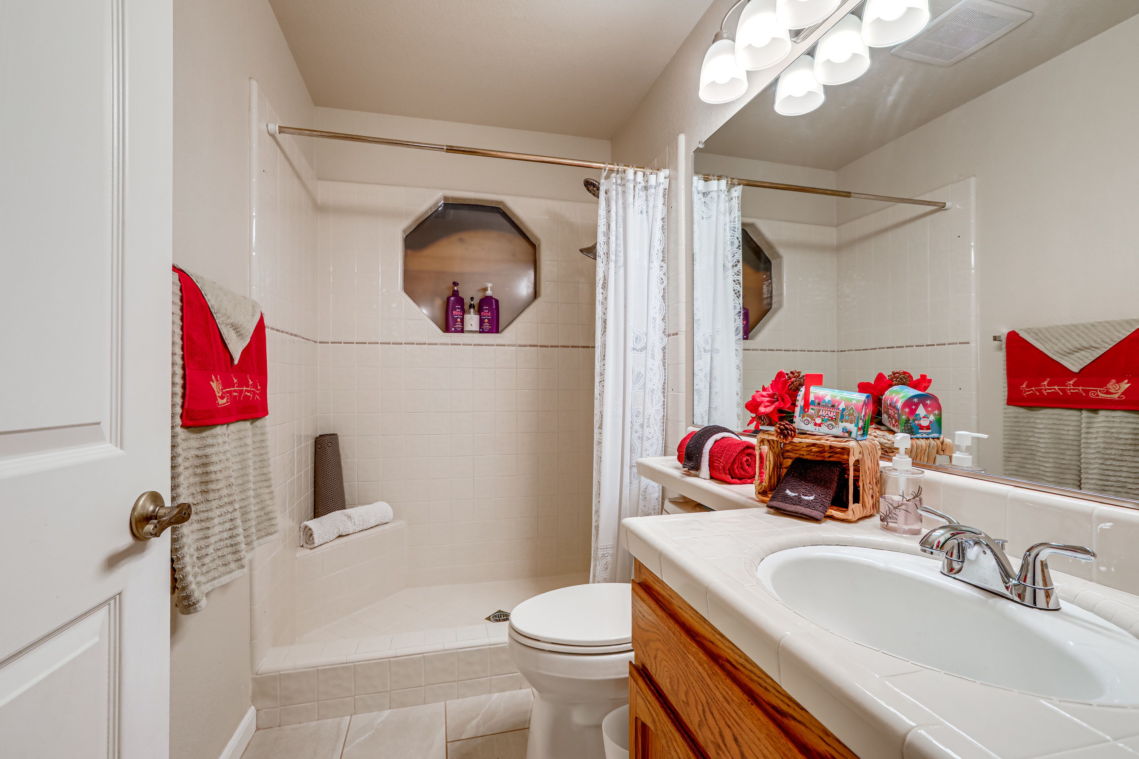 Full Bathroom | 2nd Floor