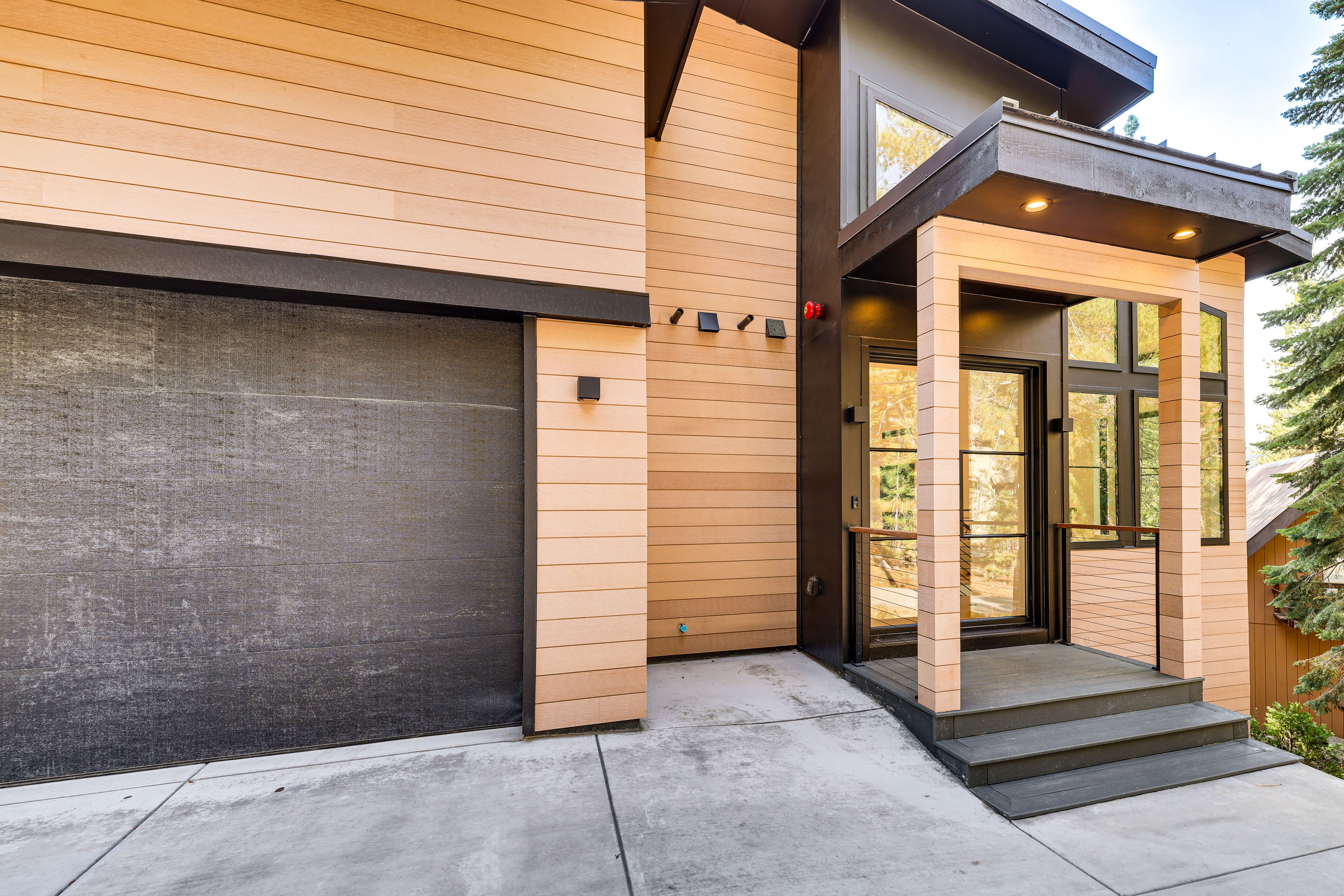 Exterior | Parking | Driveway (3 Vehicles)