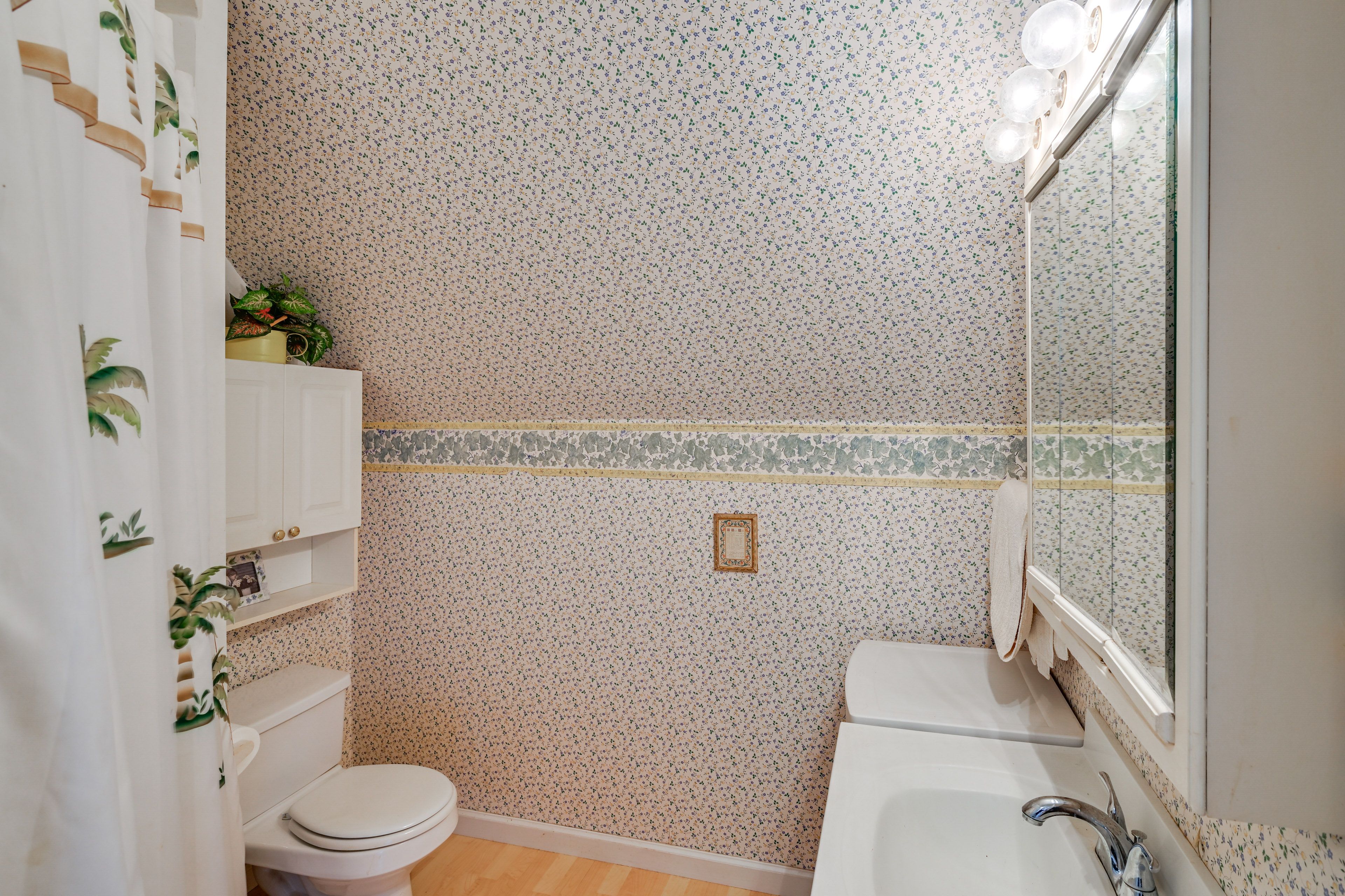 Full Bathroom | 2nd Floor