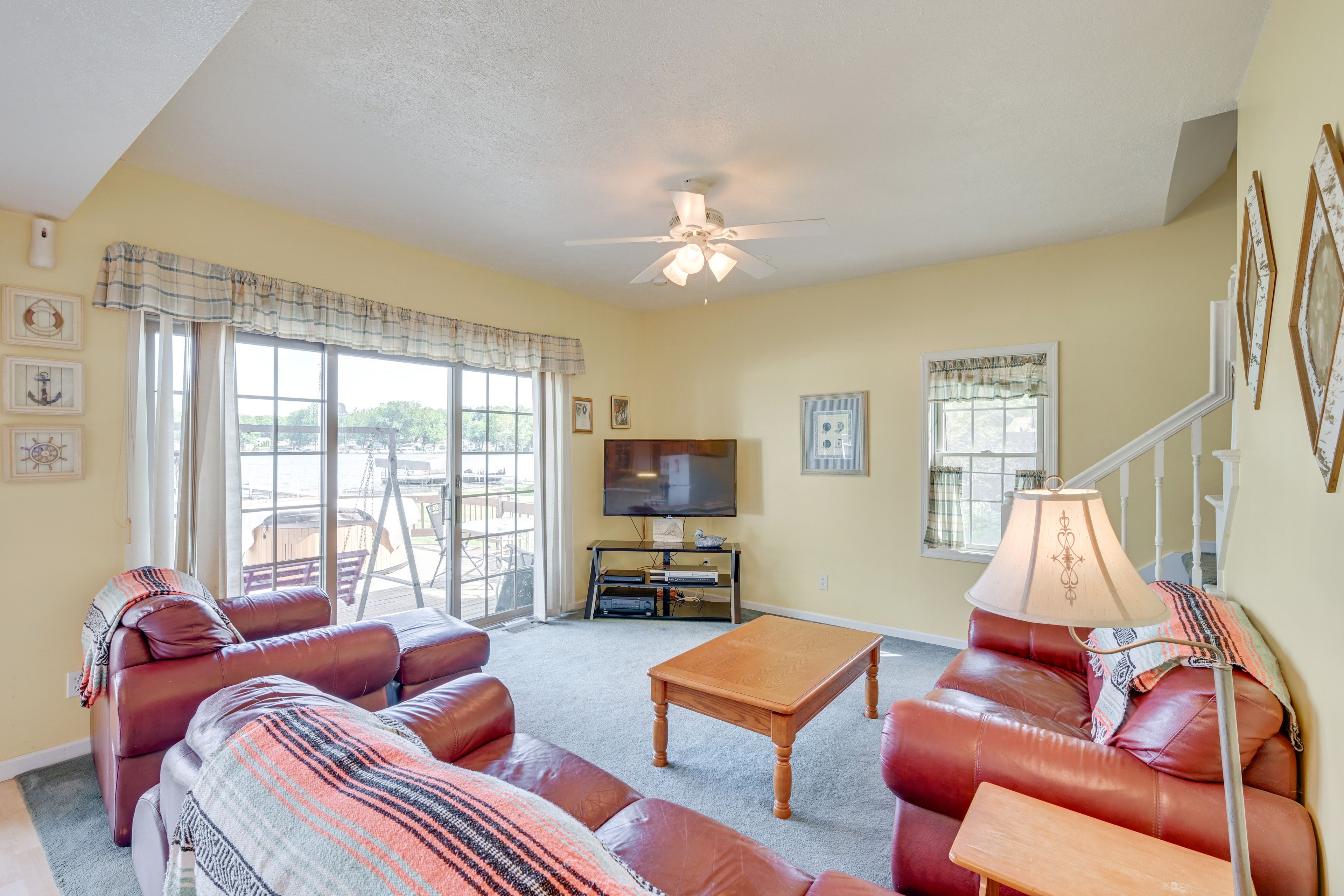 Living Room | Free WiFi | Central A/C & Heat | Cable TV | 1st Floor