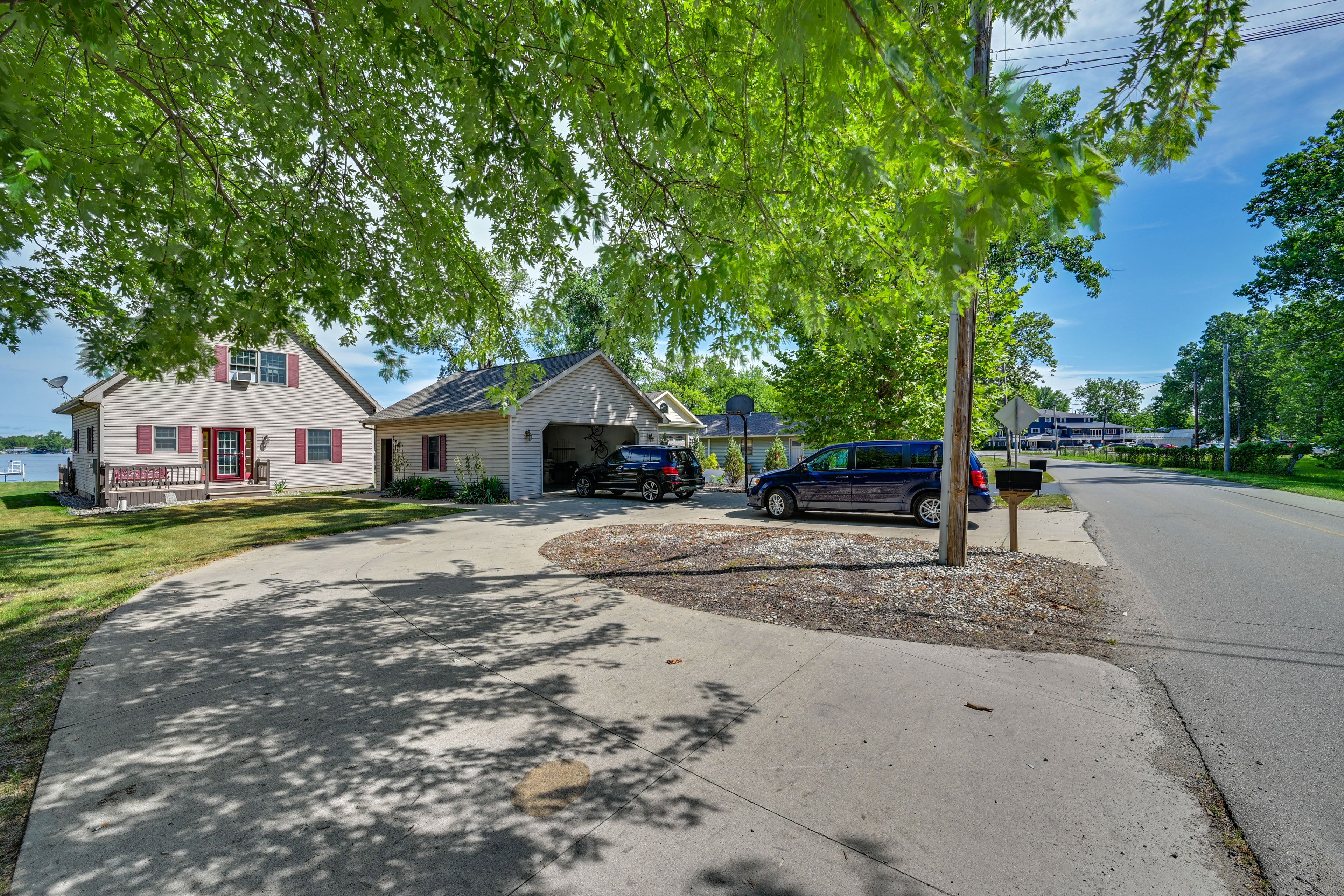 Parking | Garage (1 Vehicle) | Driveway (3 Vehicles)