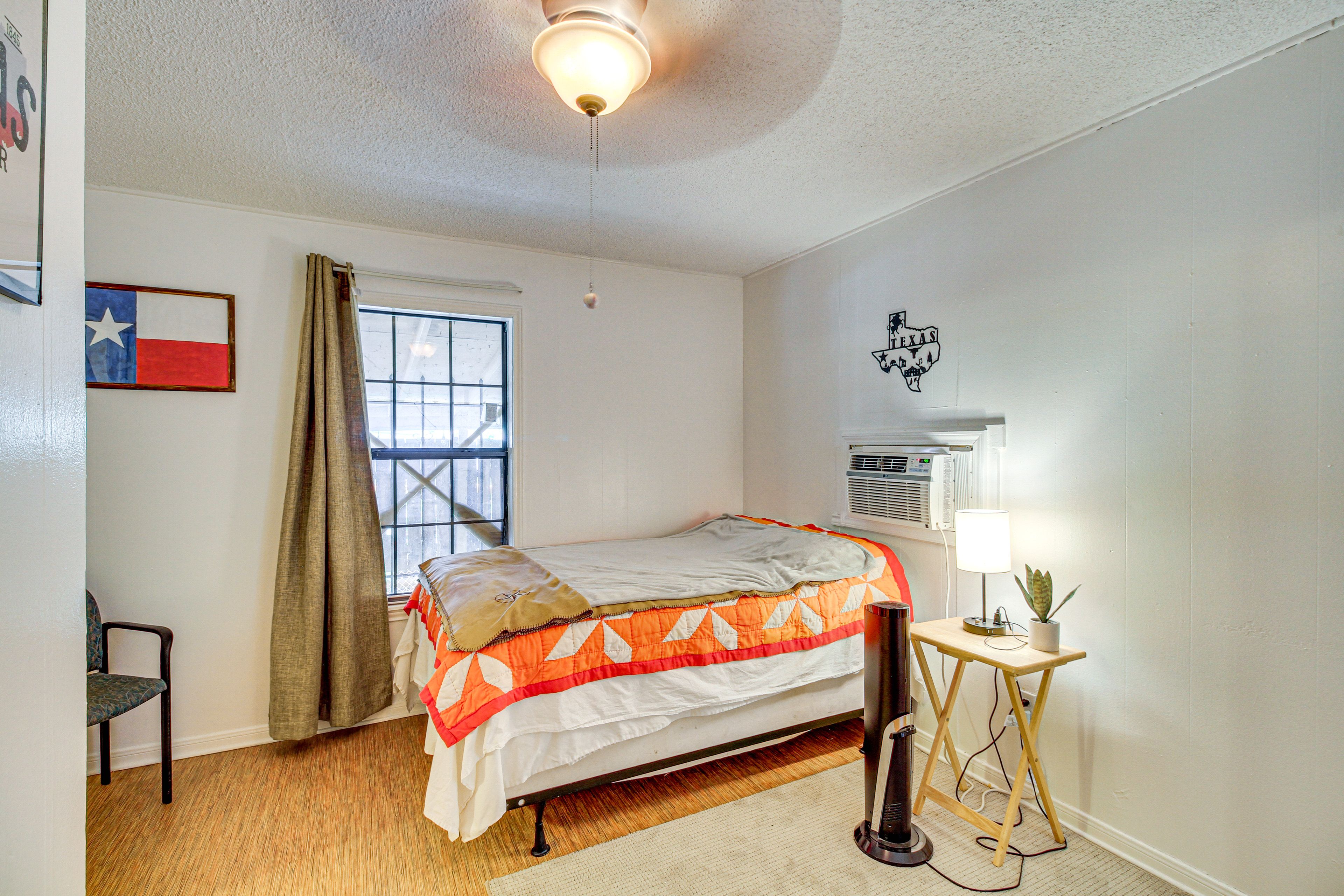 Bedroom 2 | Queen Bed