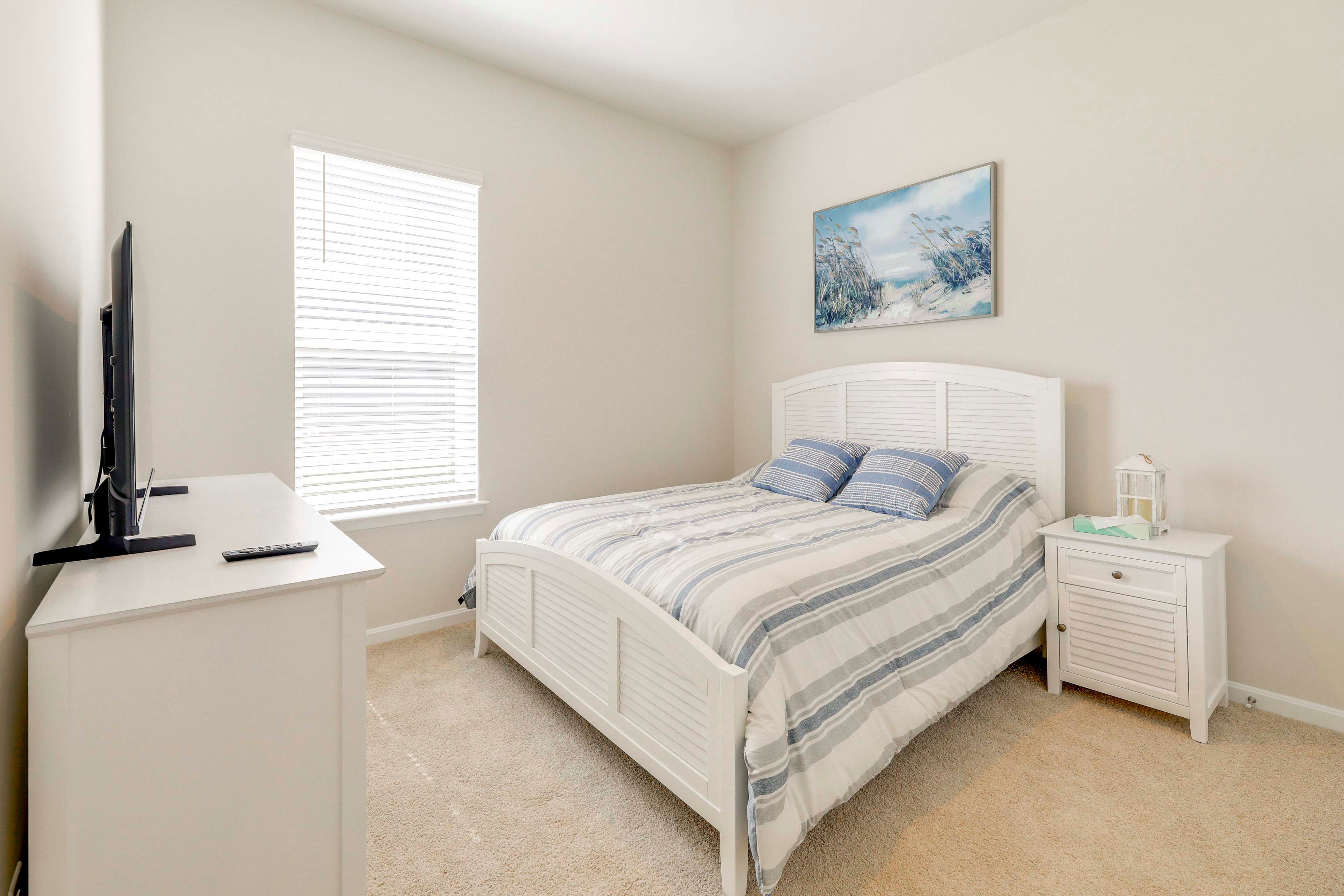 Bedroom 3 | Queen Bed | Smart TV