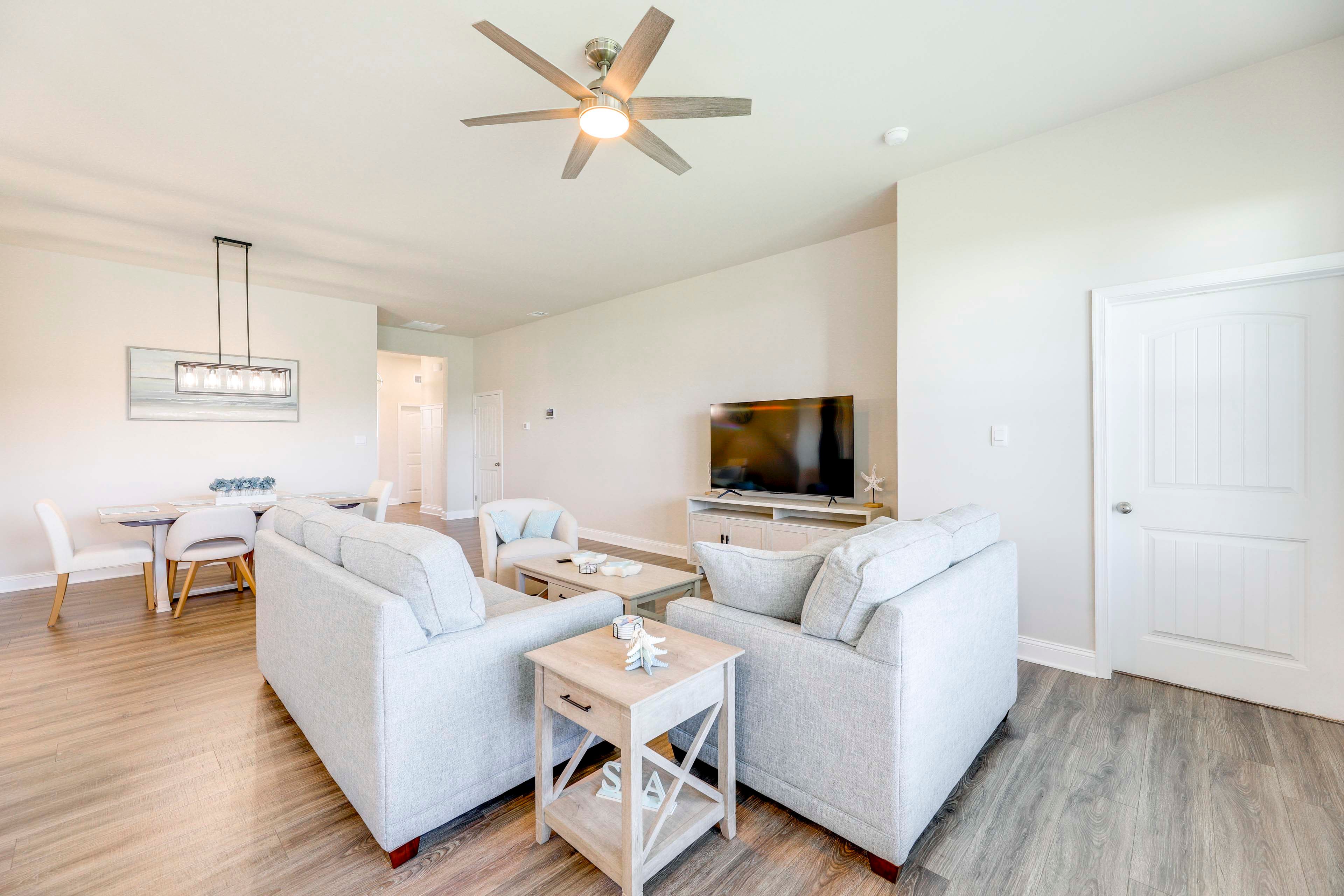 Living Room | Queen Sleeper Sofa | Smart TV