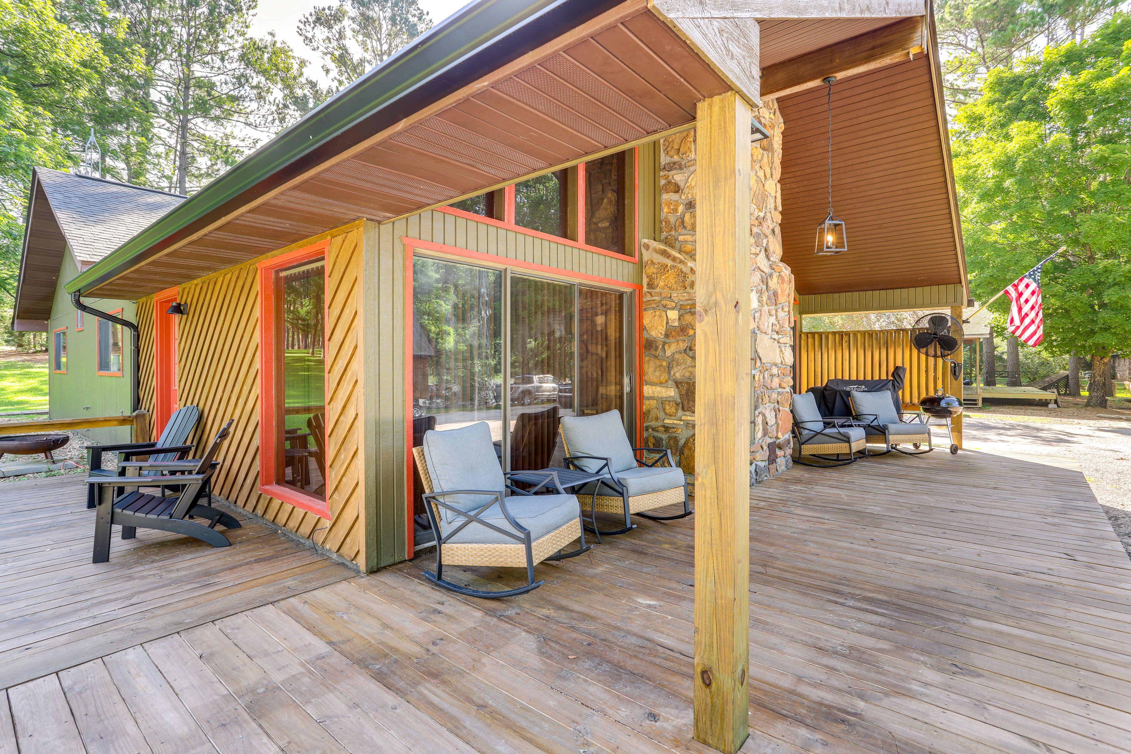 Furnished Deck | River View | 1 Mi to Bull Shoals White River State Park
