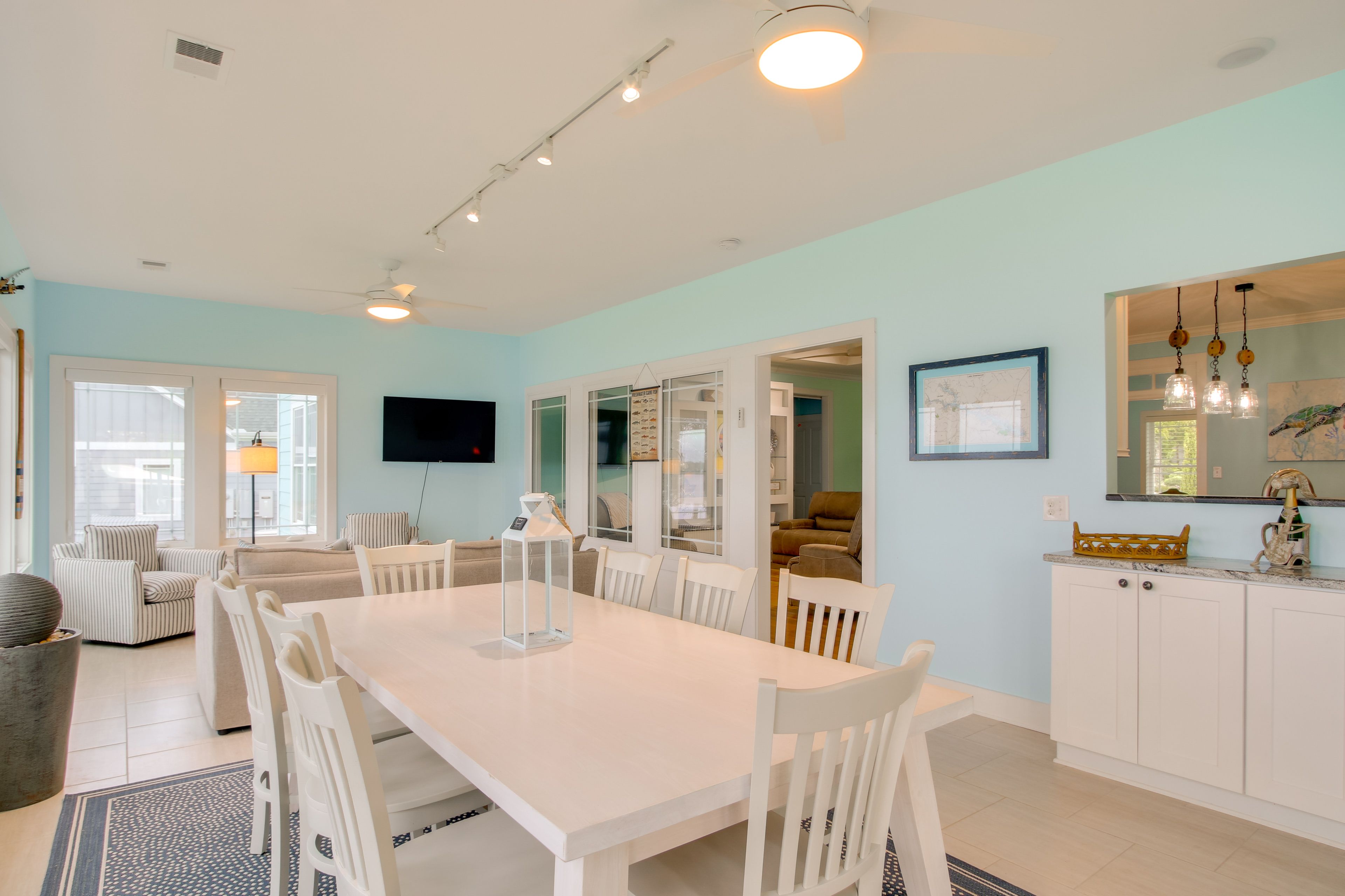 Enclosed Sunroom | Dining Table | Smart TV | 1st Floor