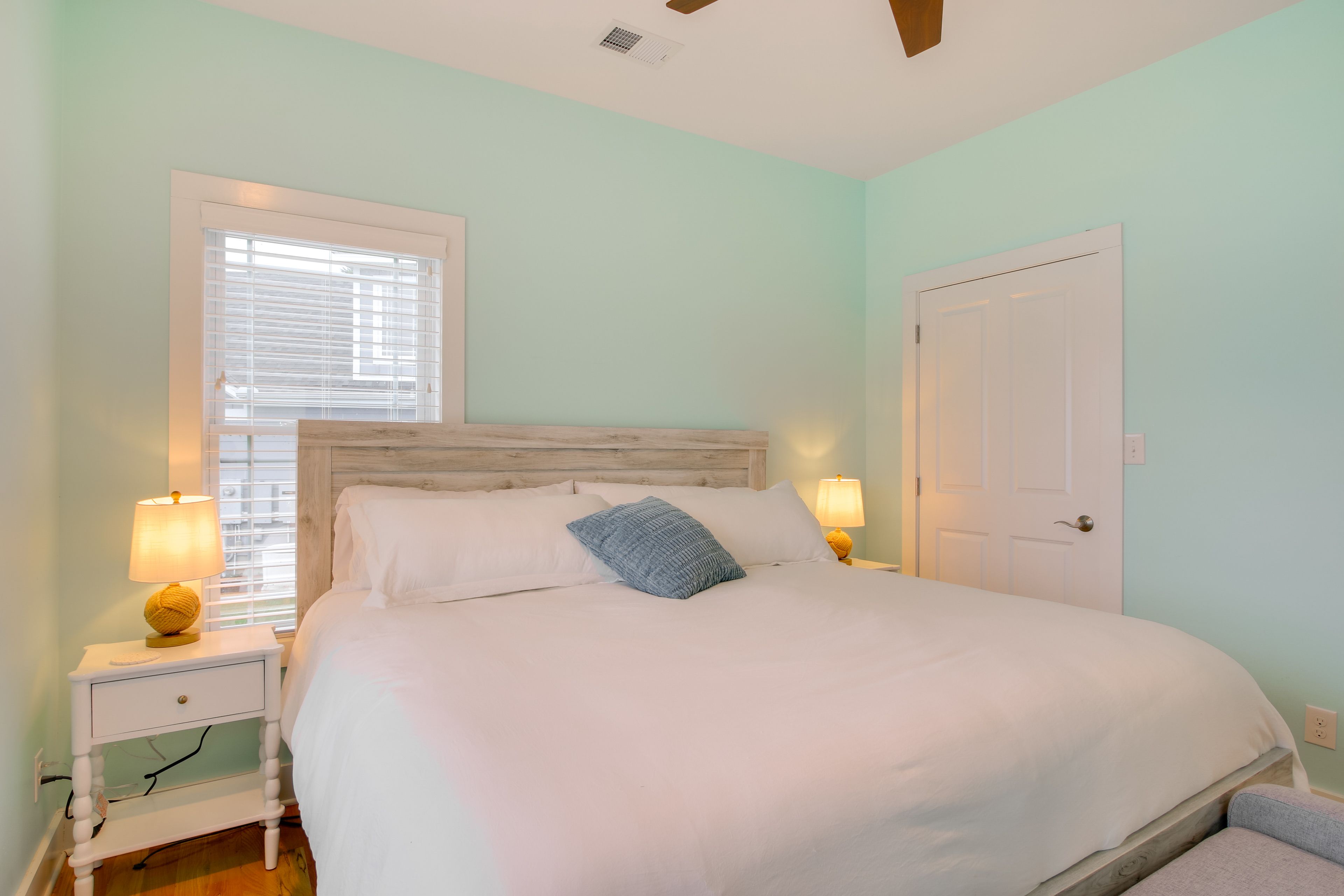 Bedroom 3 | King Bed | Smart TV | 1st Floor