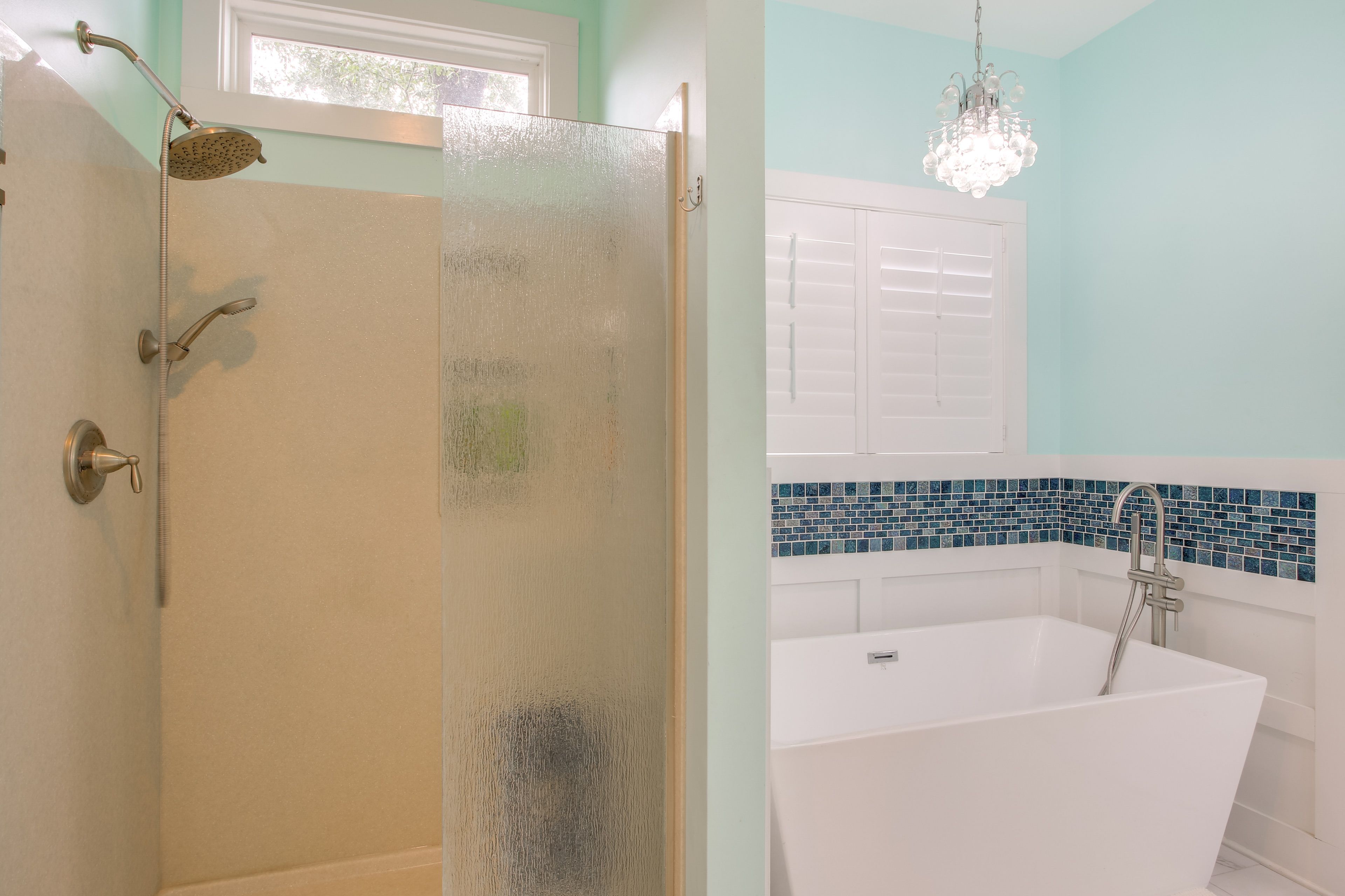 En-Suite Bathroom | Double Sinks | 1st Floor