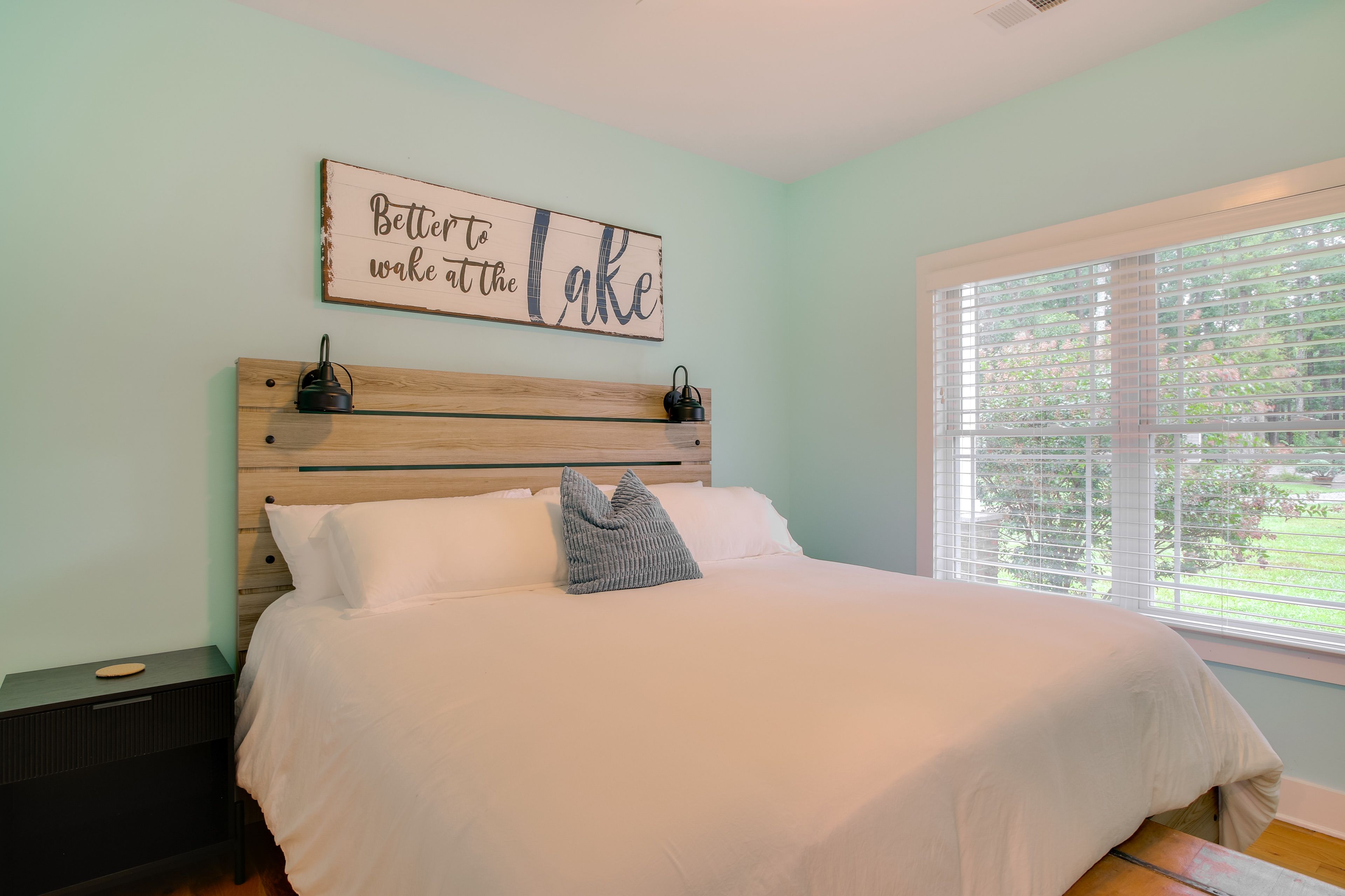 Bedroom 2 | King Bed | Smart TV | 1st Floor