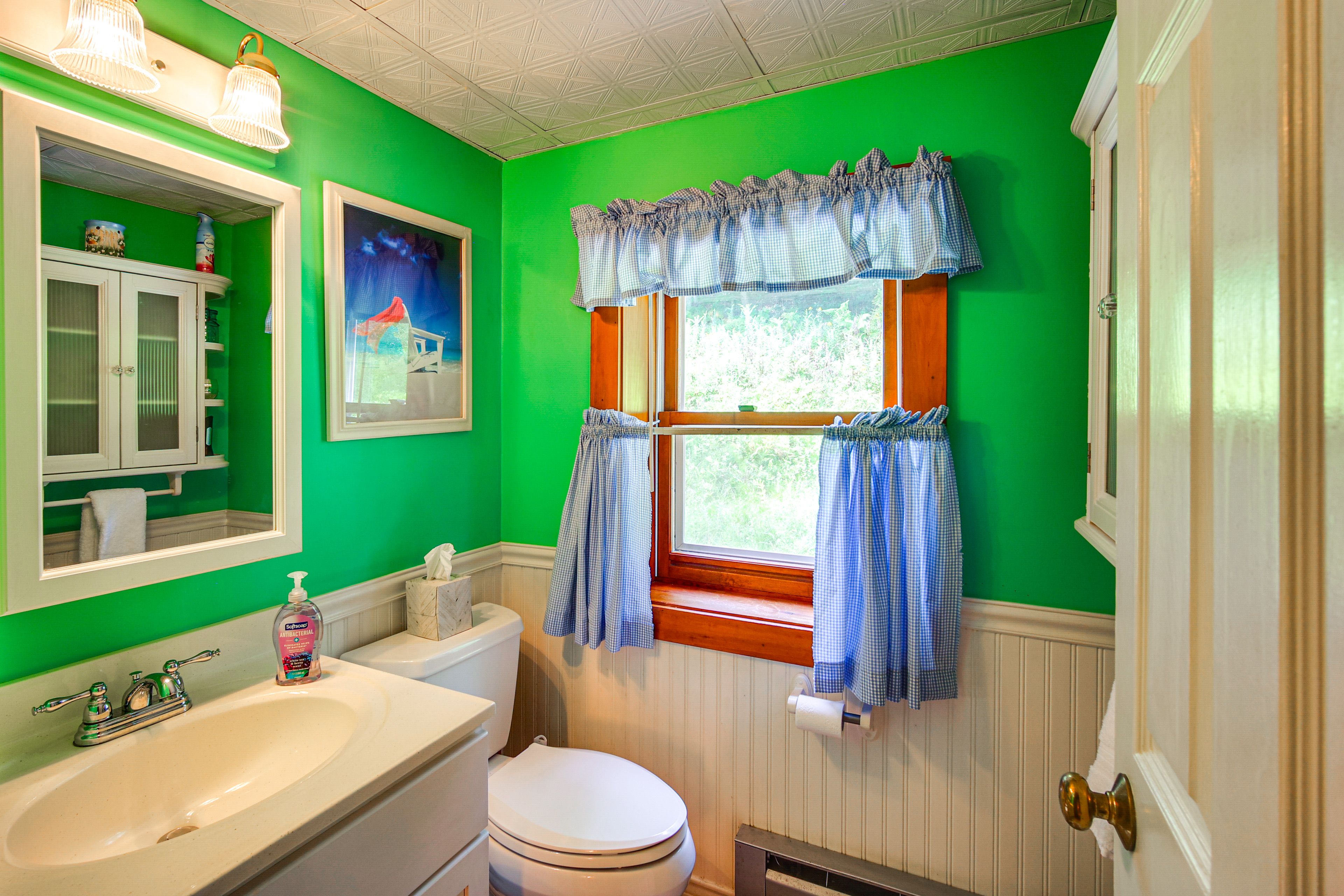 Half Bathroom | Main Floor