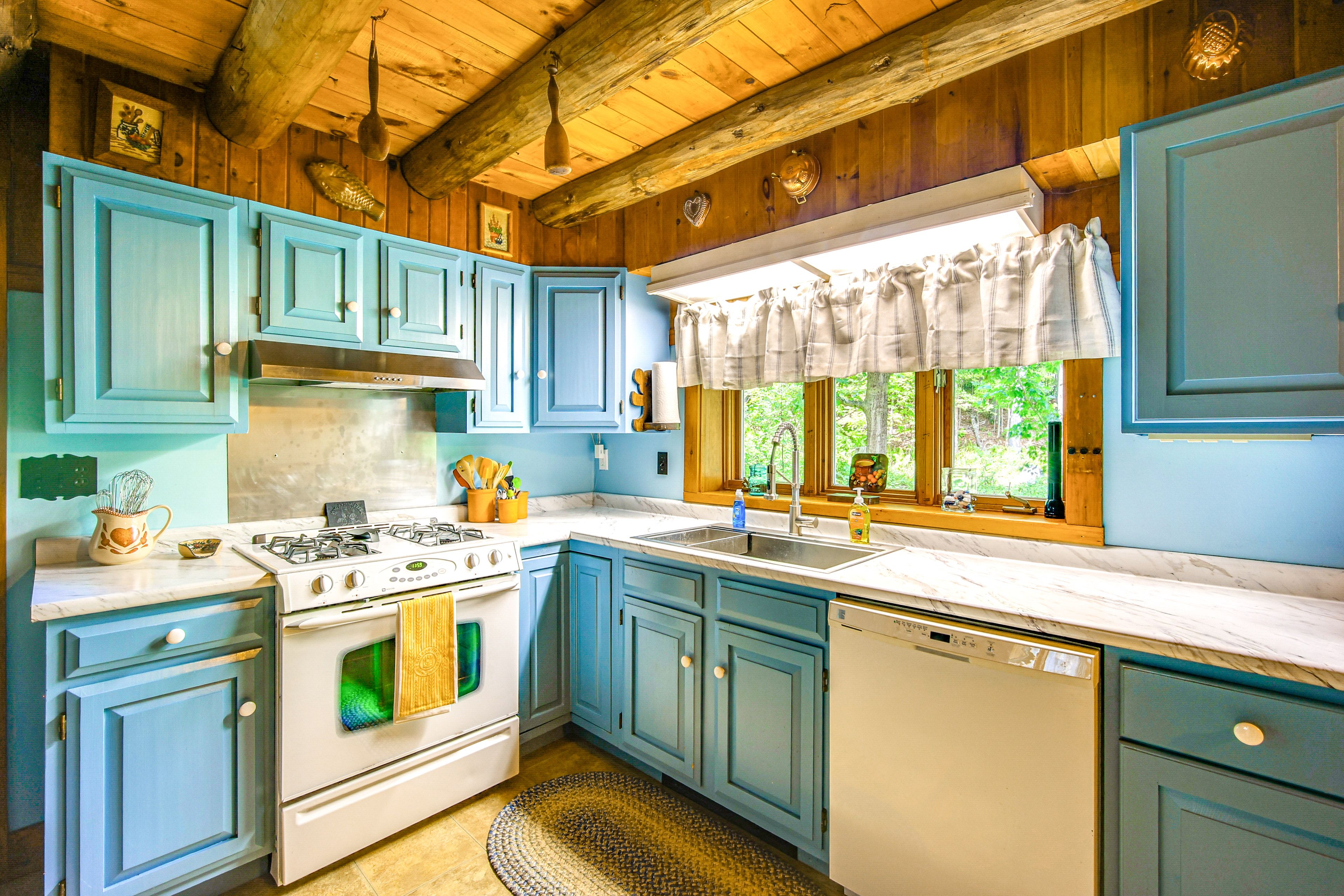 Kitchen | Drip Coffee Maker | Blender | Toaster | Main Floor