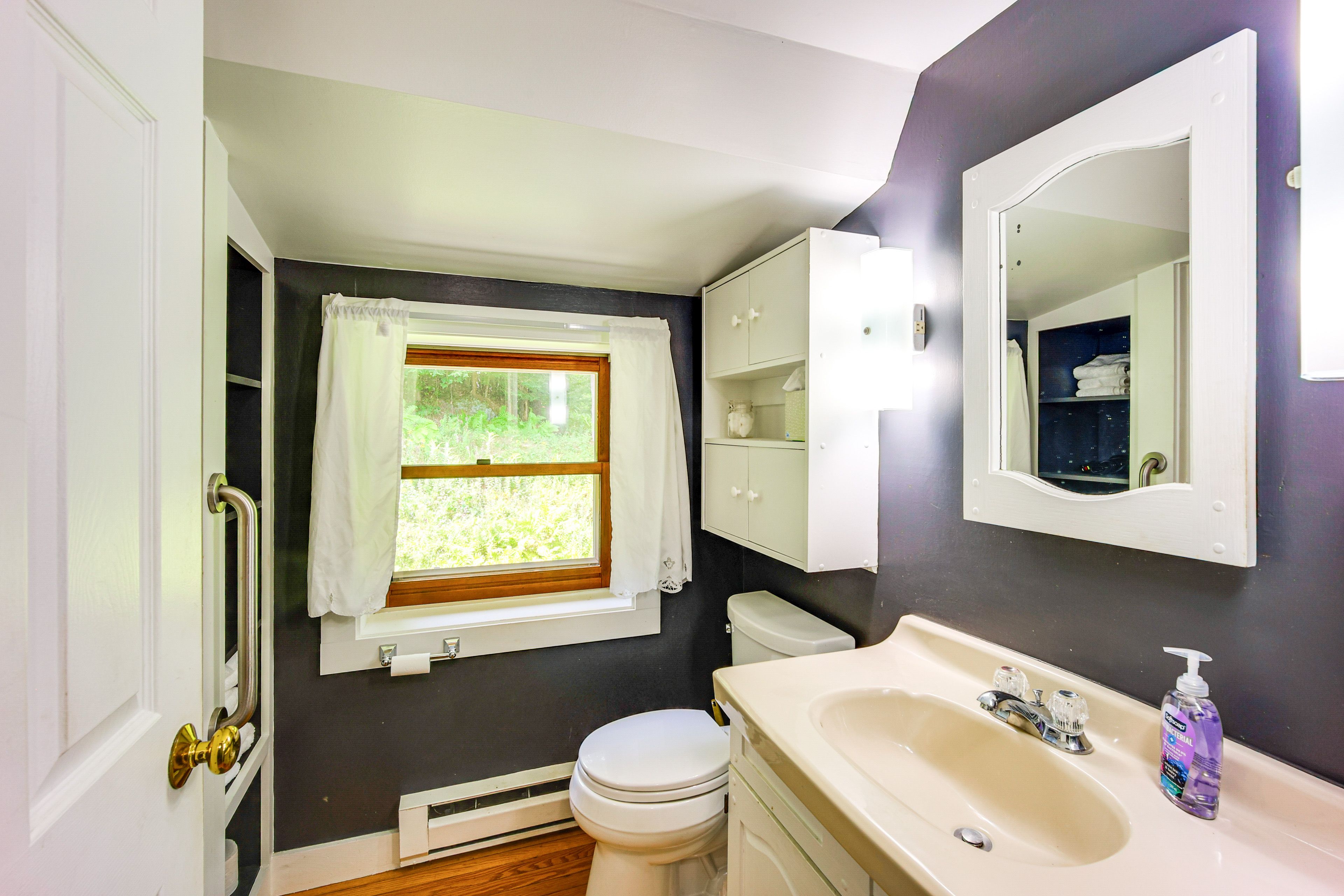 Full Bathroom | Upper Floor