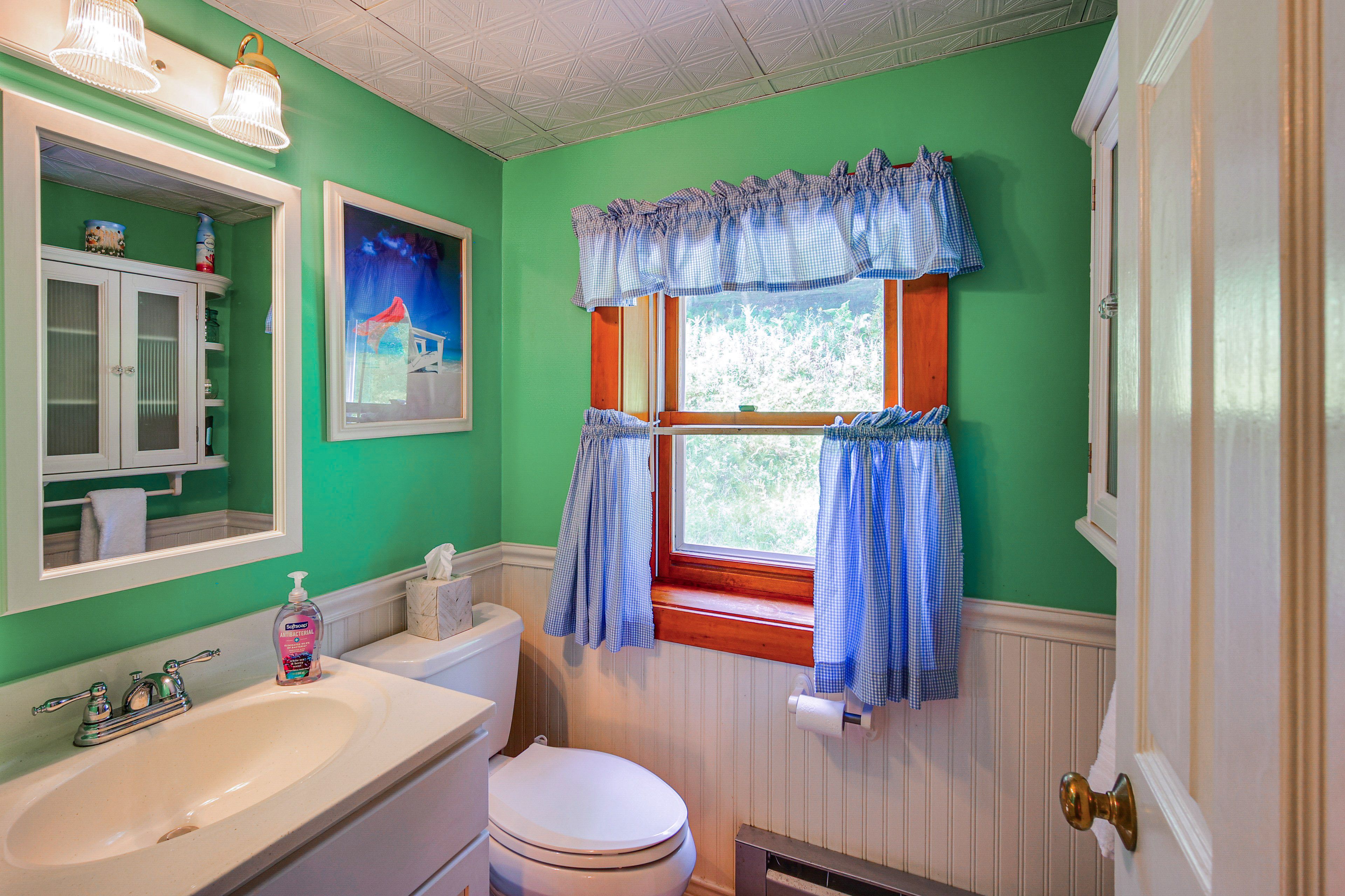 Half Bathroom | Main Floor