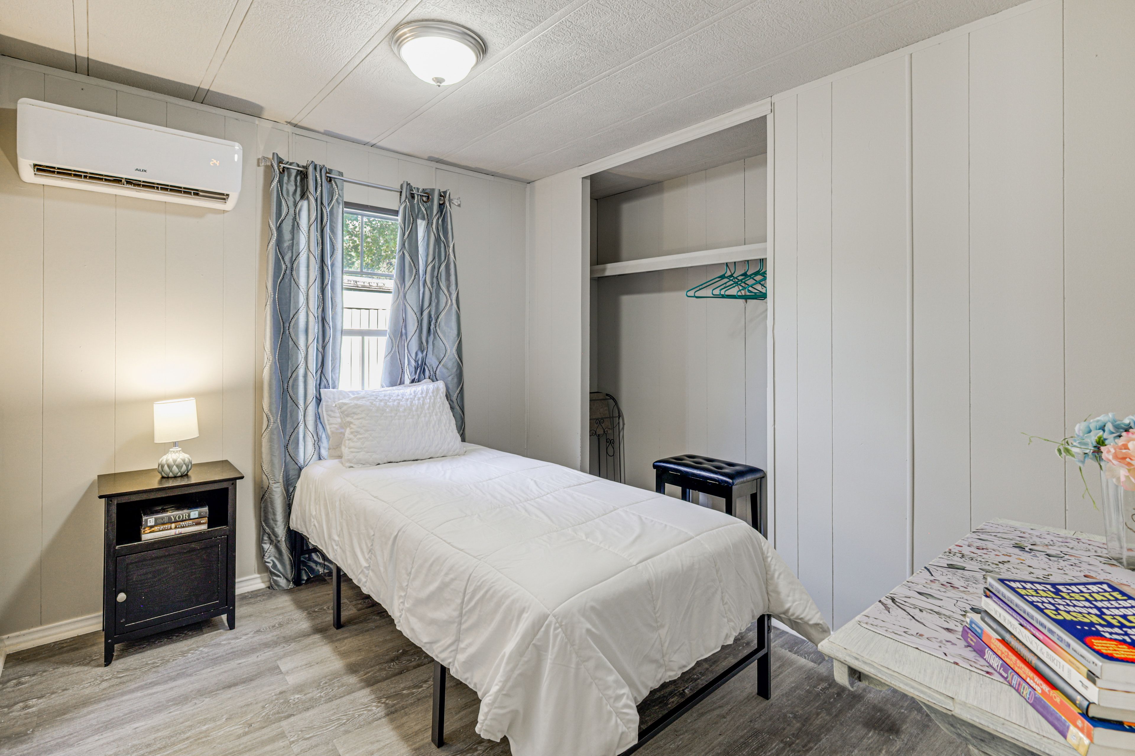 Bedroom 2 | Twin Bed