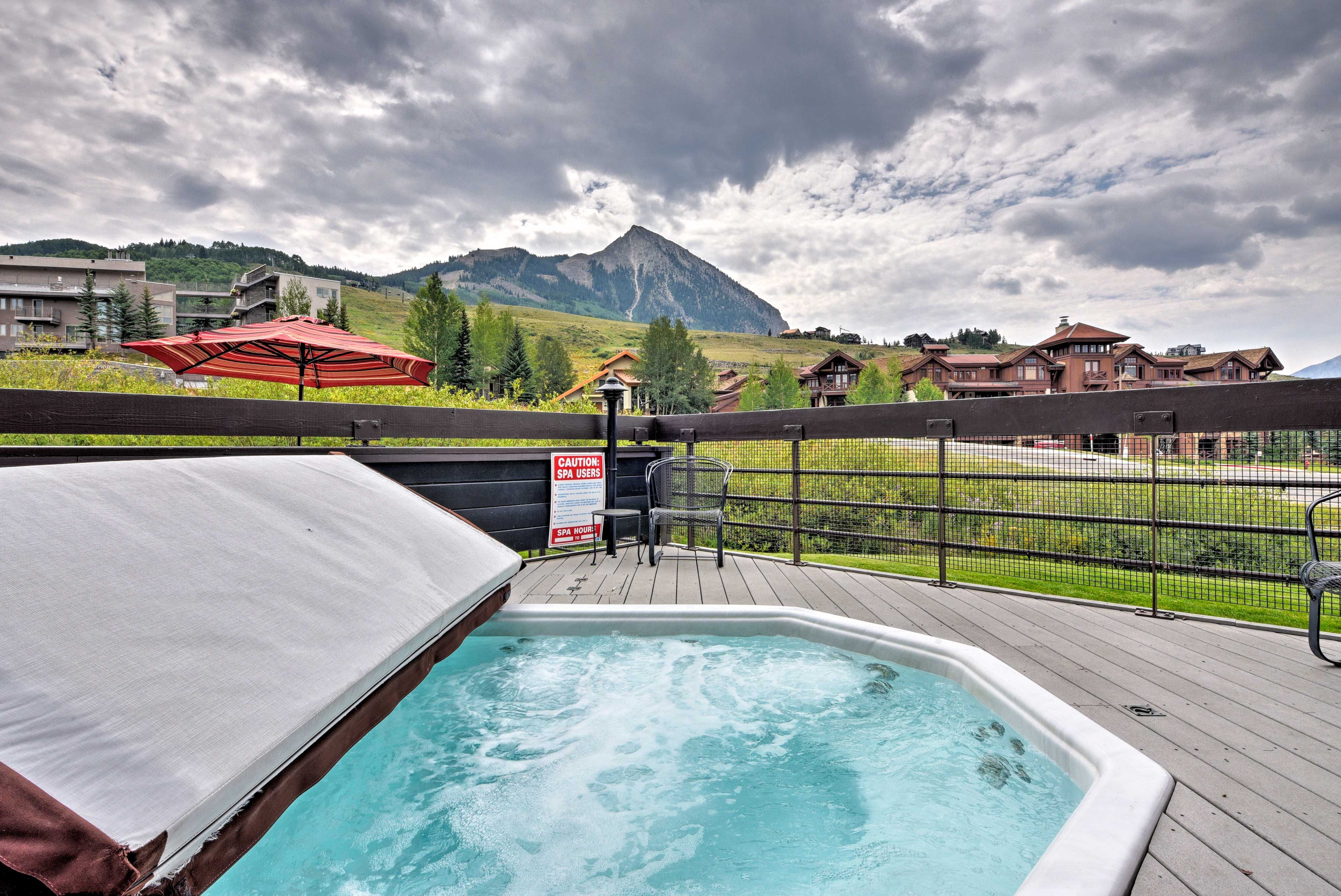 Wood Creek Lodge | Community Amenities | Hot Tub | Mountain Views