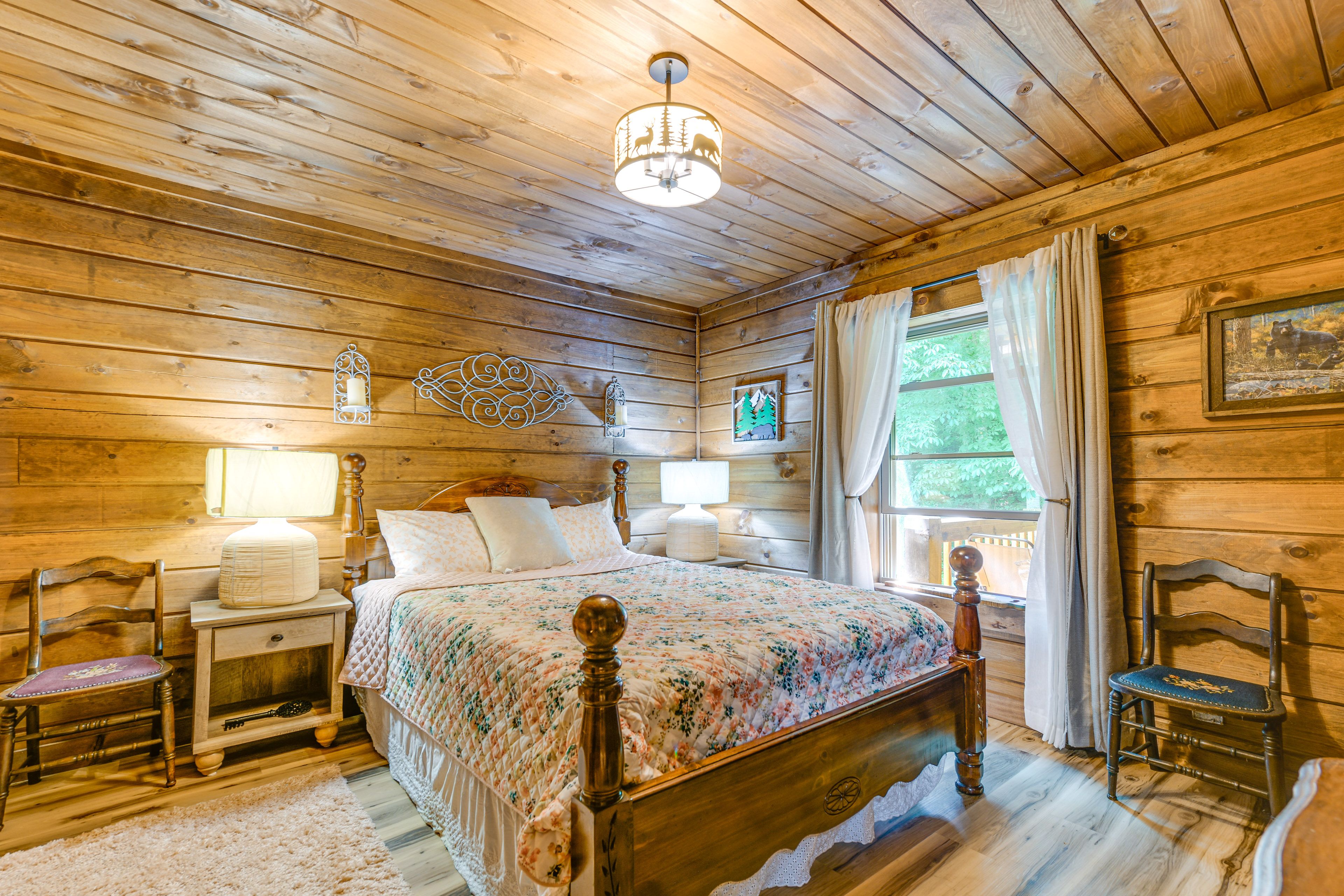 Bedroom 2 | Queen Bed | Smart TV