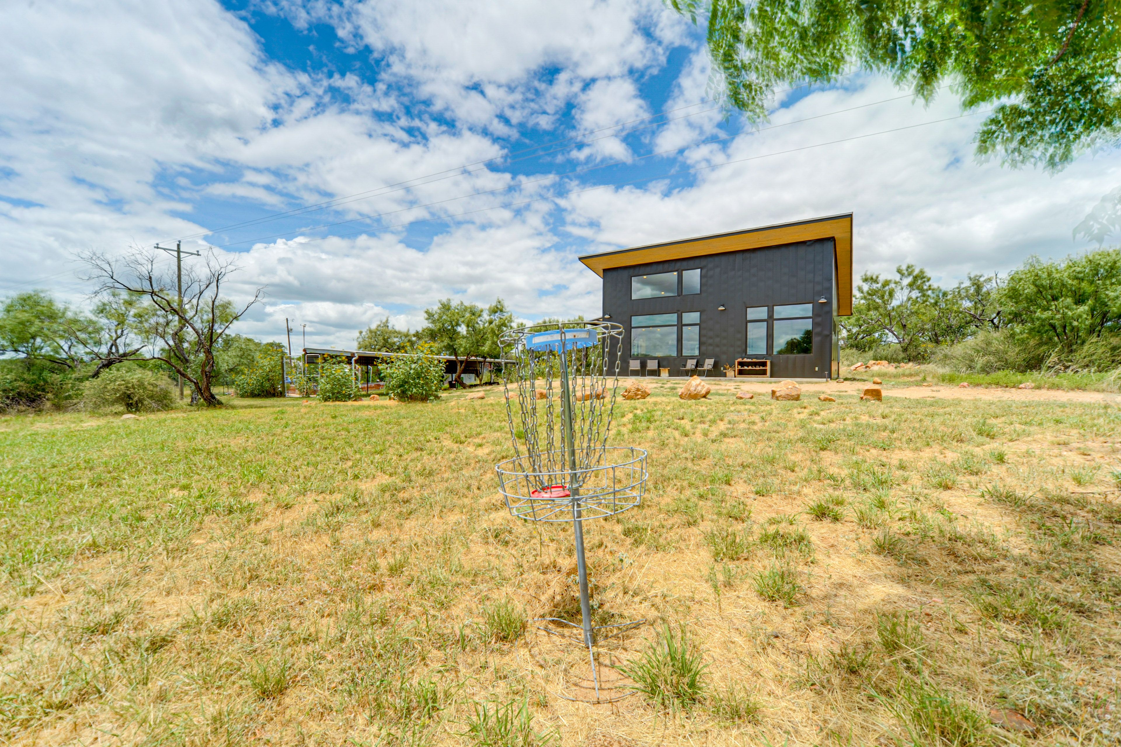 Property Surroundings | Nature Trail | Disc Golf | Vegetable Garden