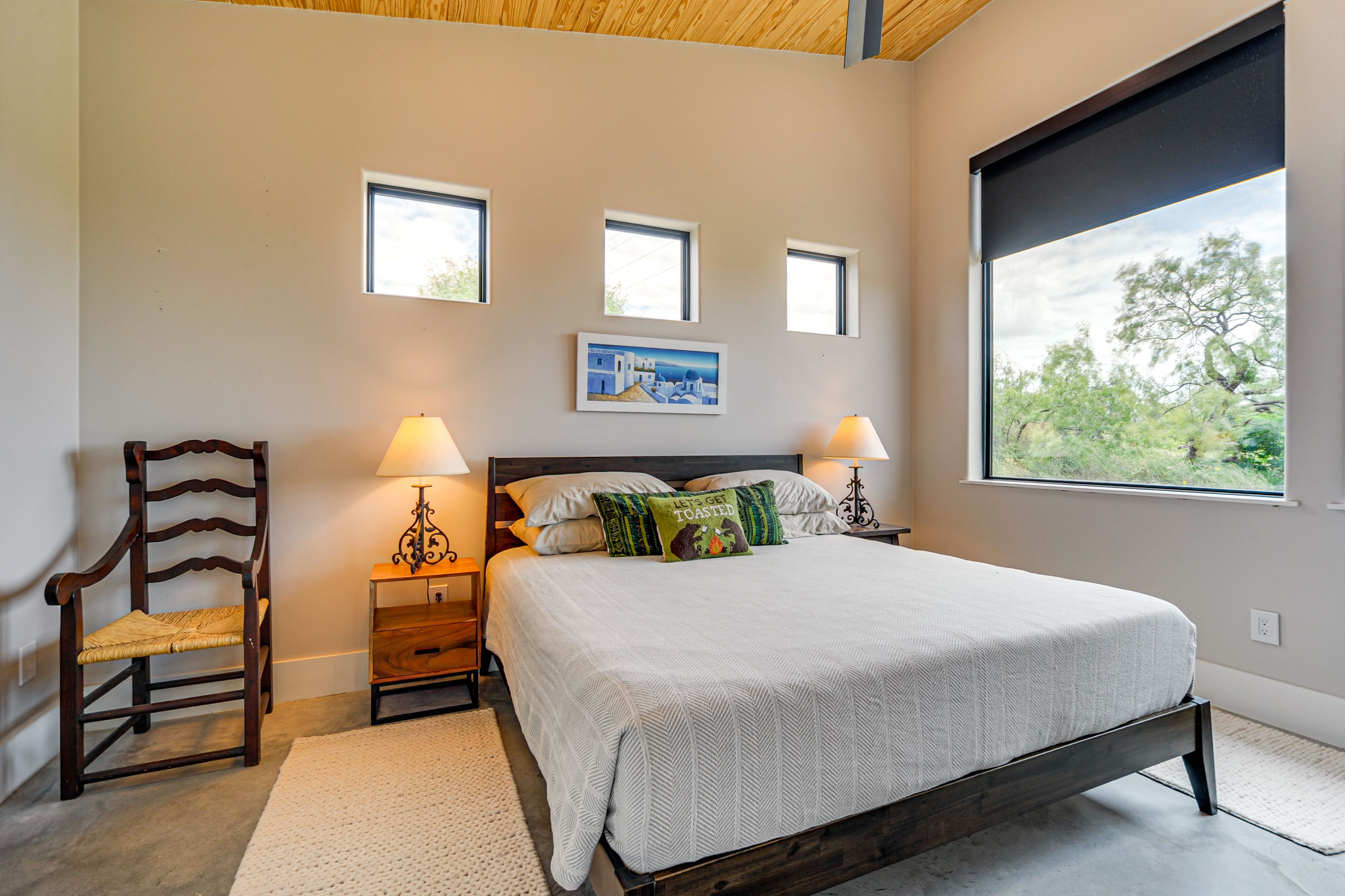 Bedroom 1 | King Bed | Linens | 1st Floor