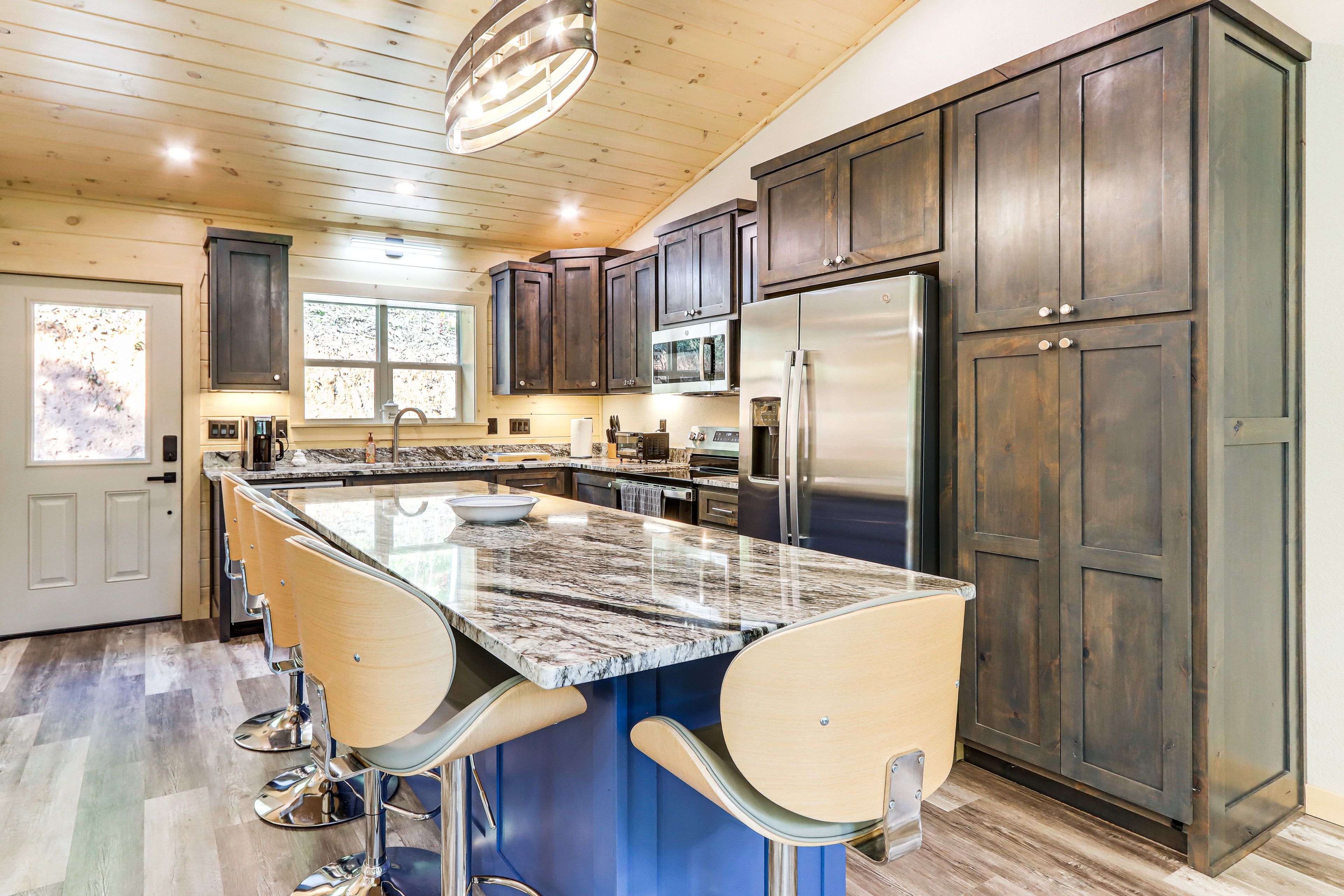 Kitchen | Toaster Oven | Main Floor