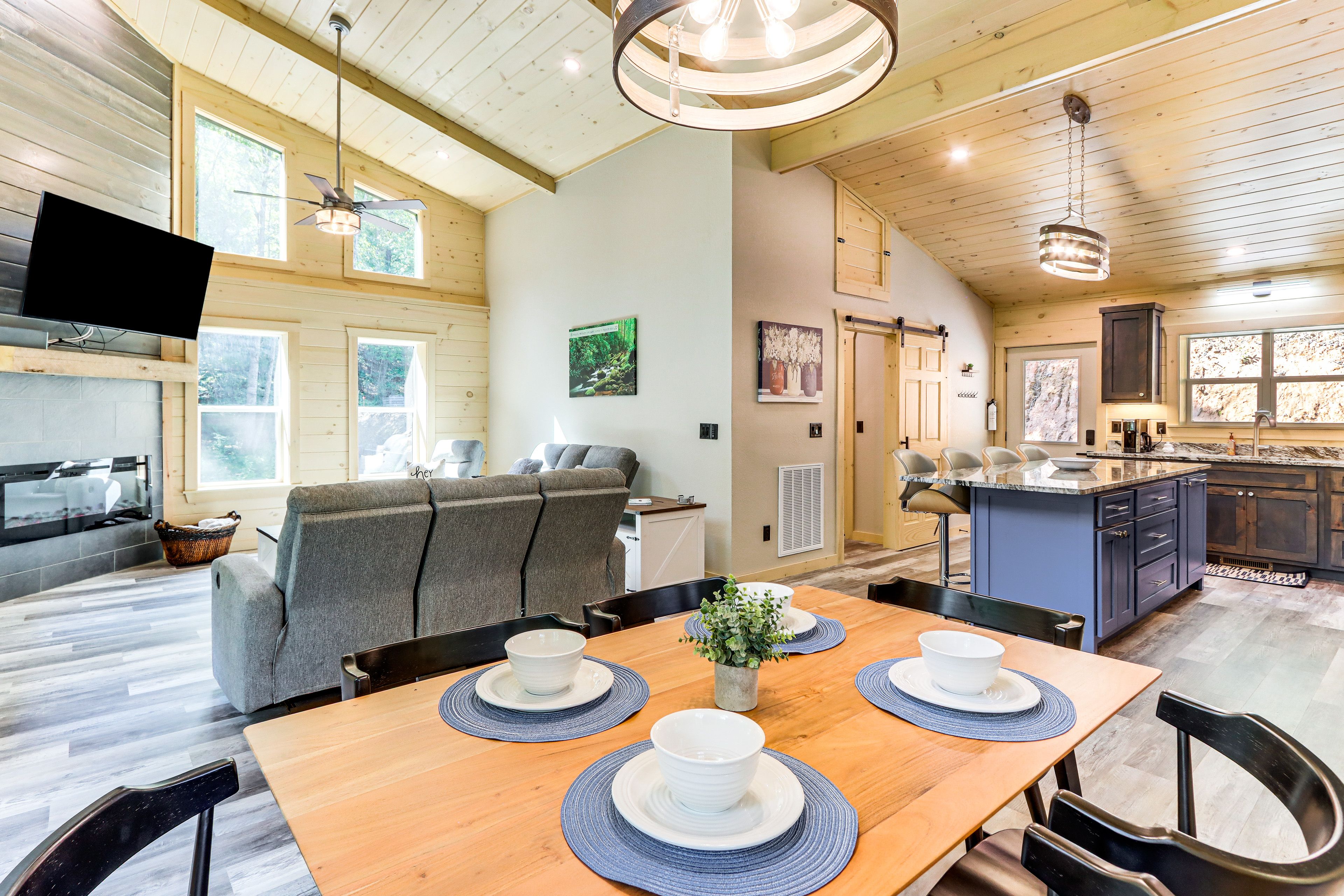 Dining Table | Dishware & Flatware | Main Floor