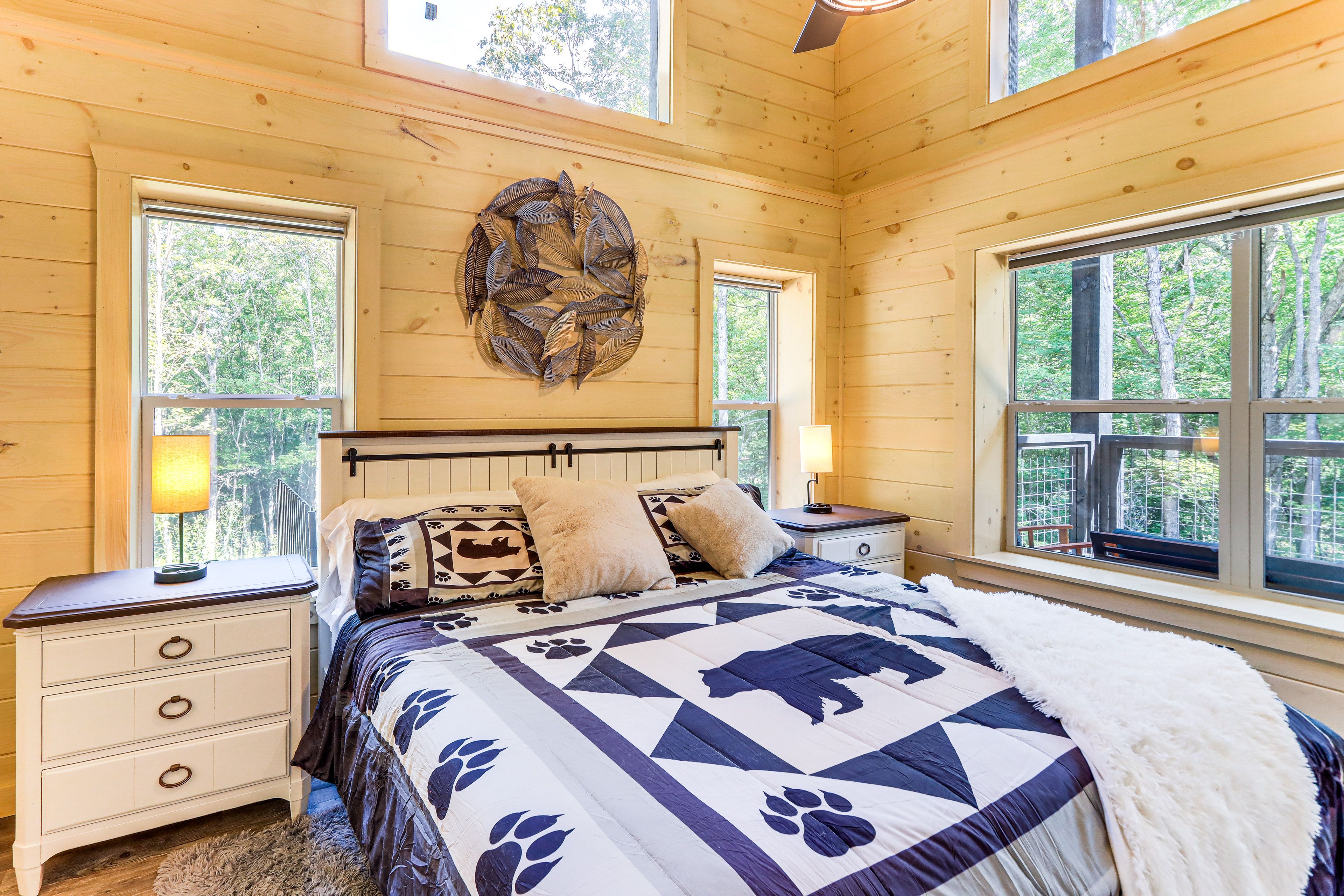 Bedroom 1 | King Bed | Main Floor