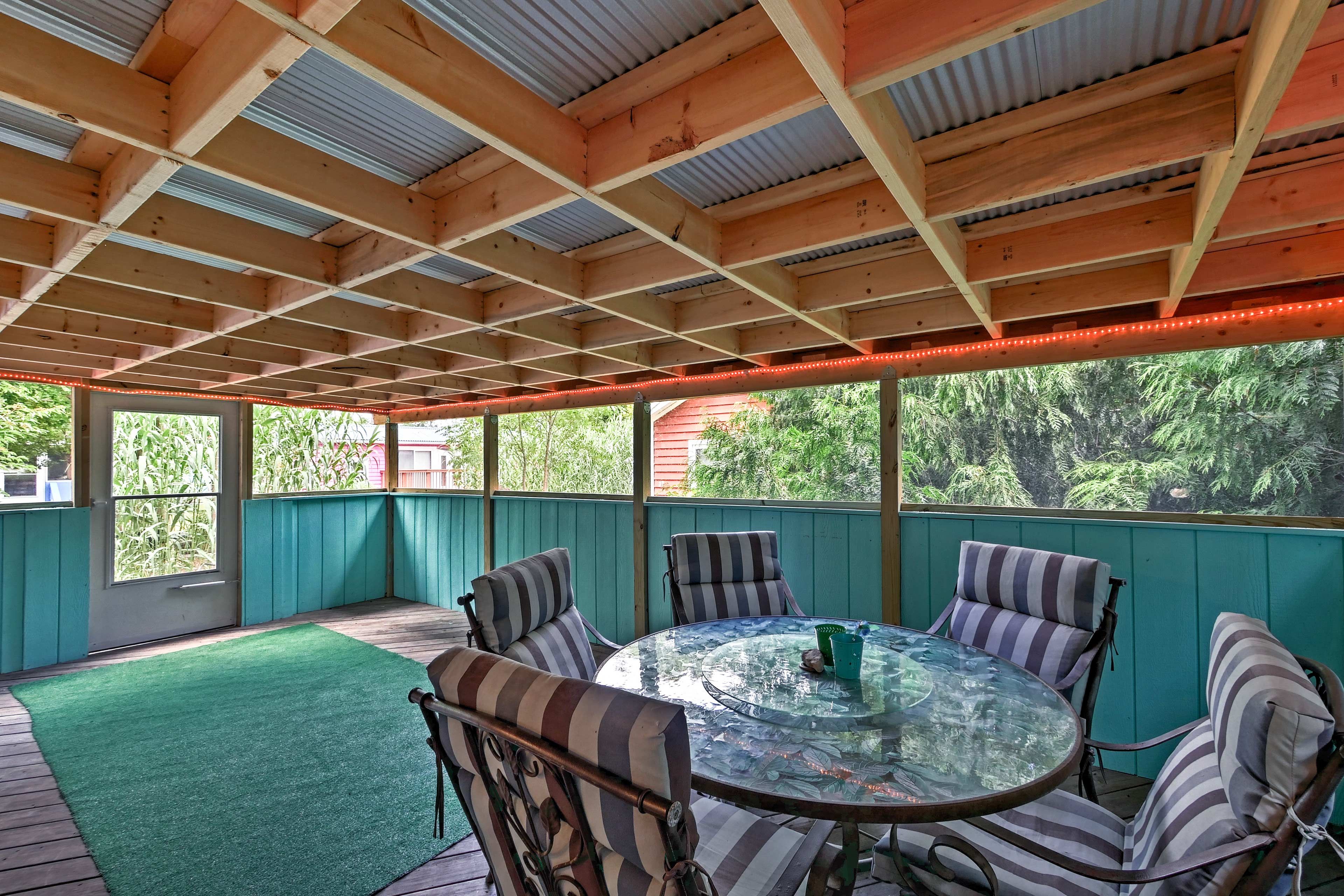 Screened Porch | Dining Set
