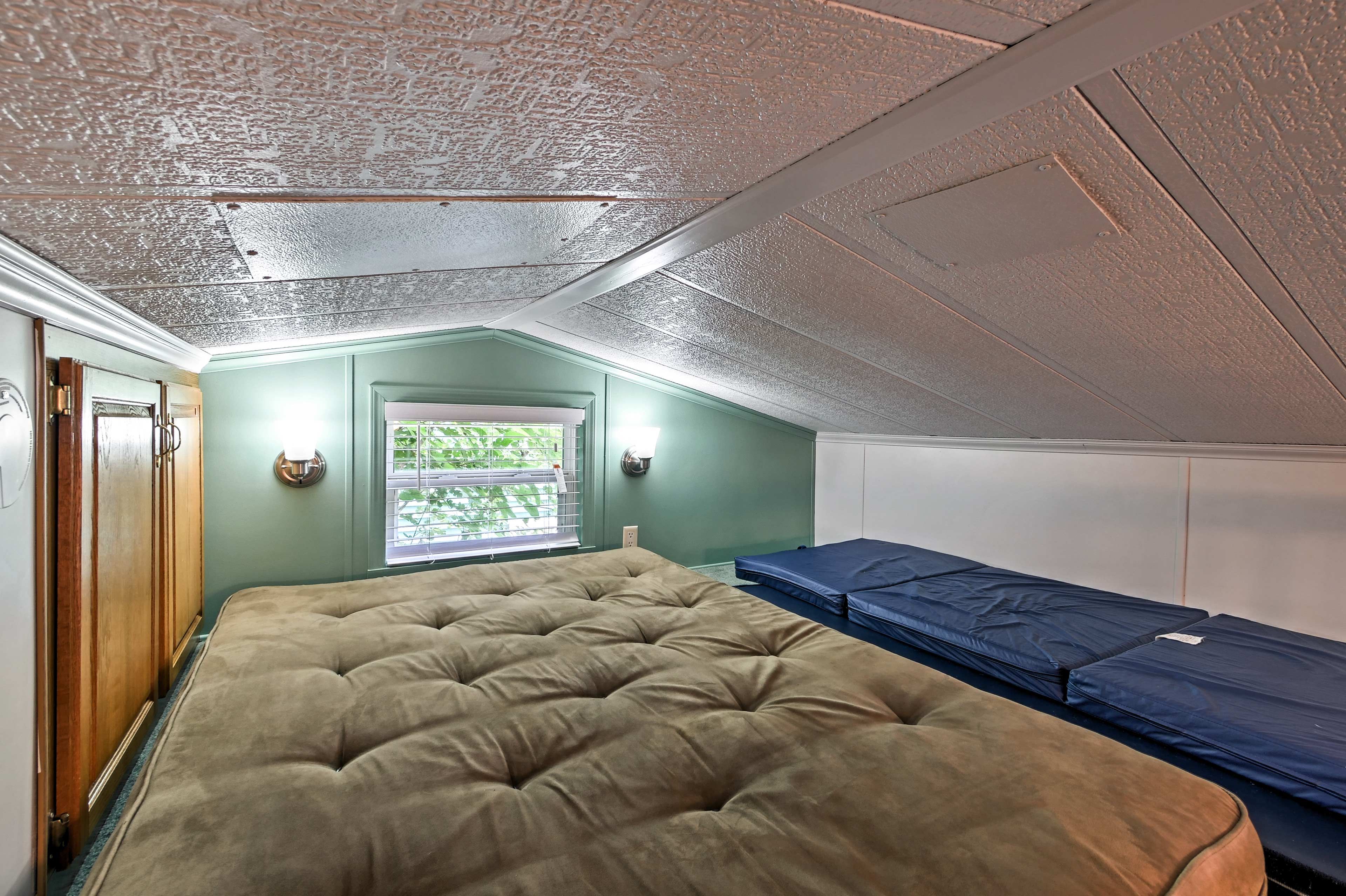 Loft | Full Air Mattress