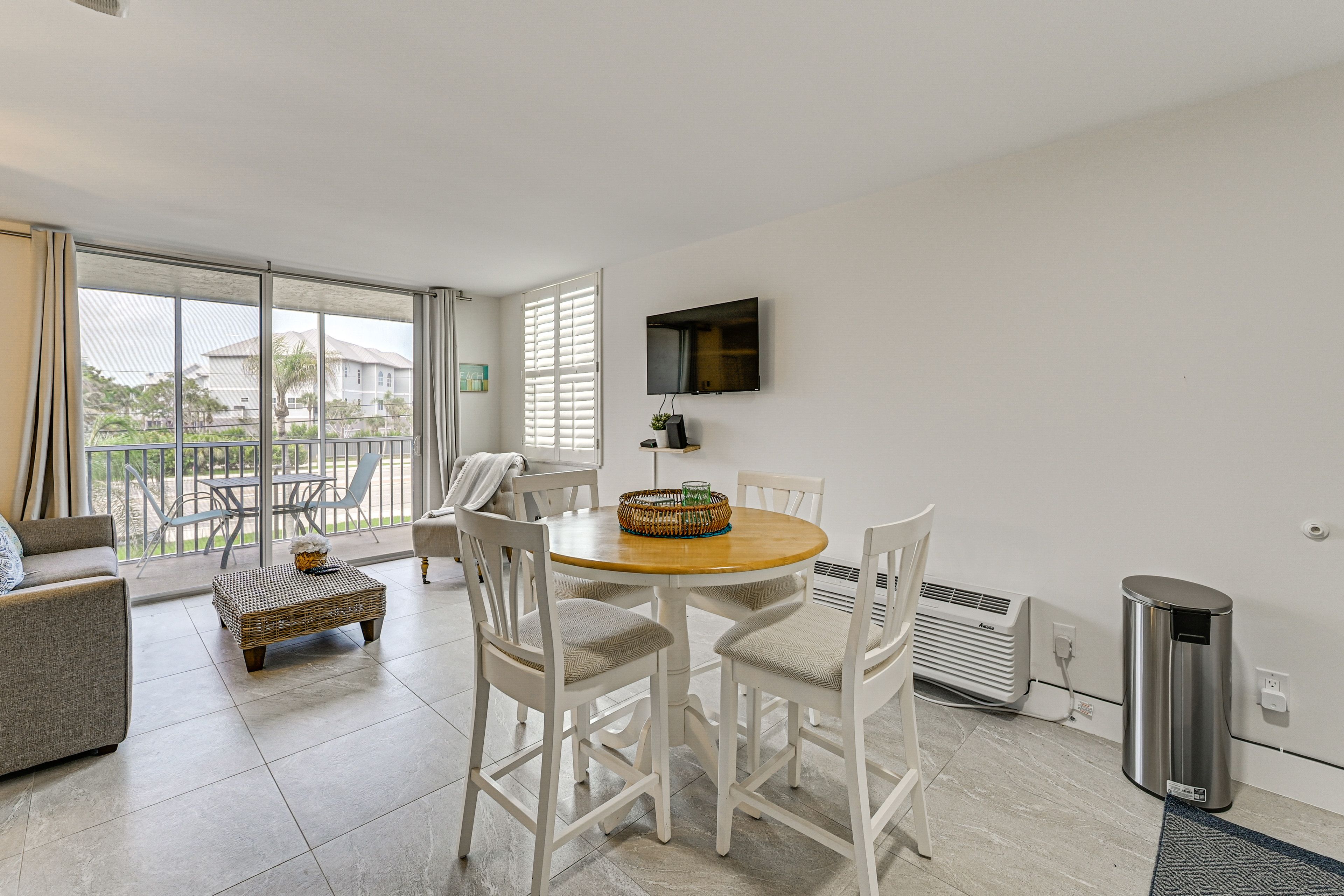 Studio | Dining Area | Dishware & Flatware