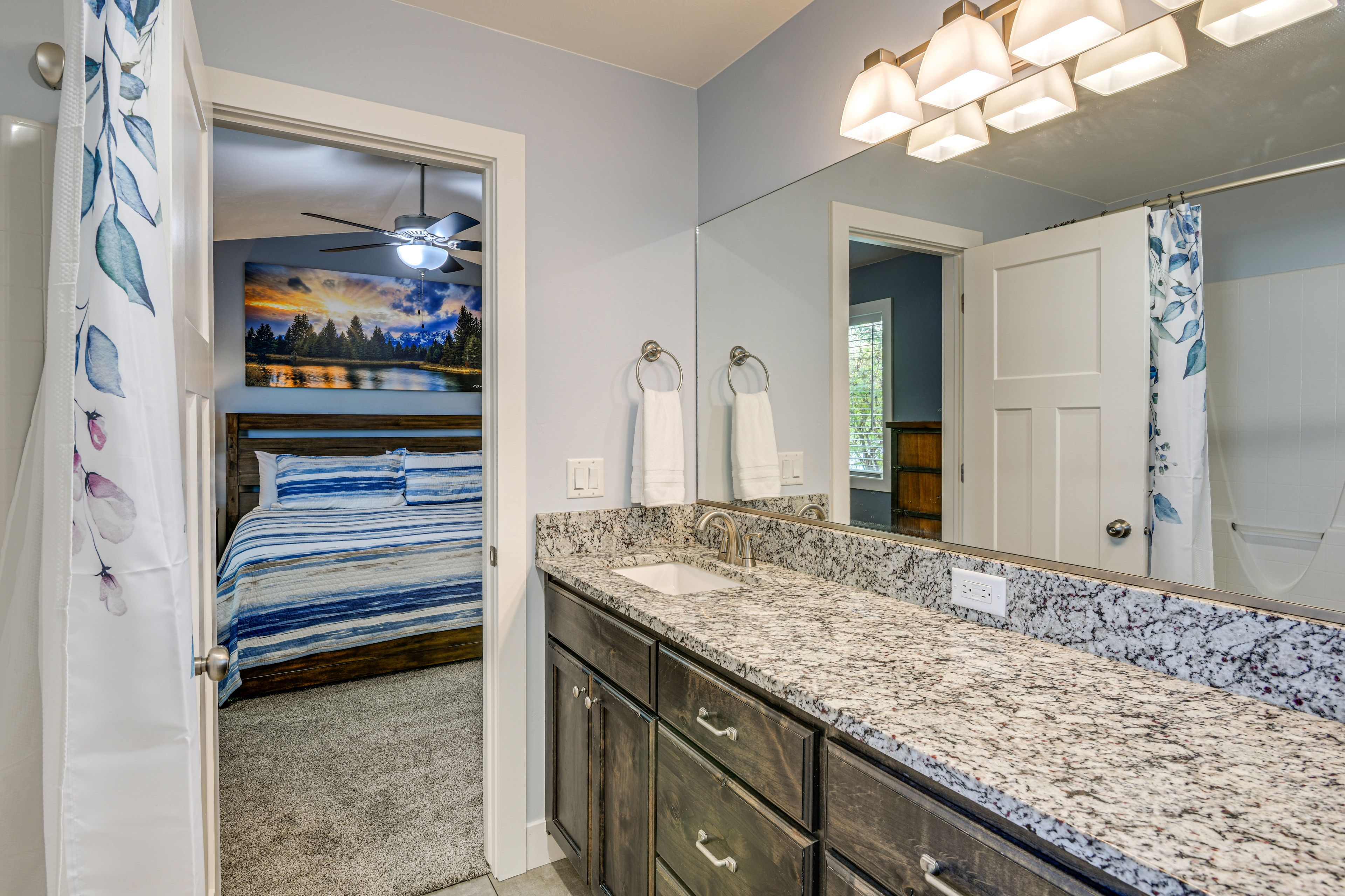 Full Bath | Towels | Hair Dryer | Upper Level