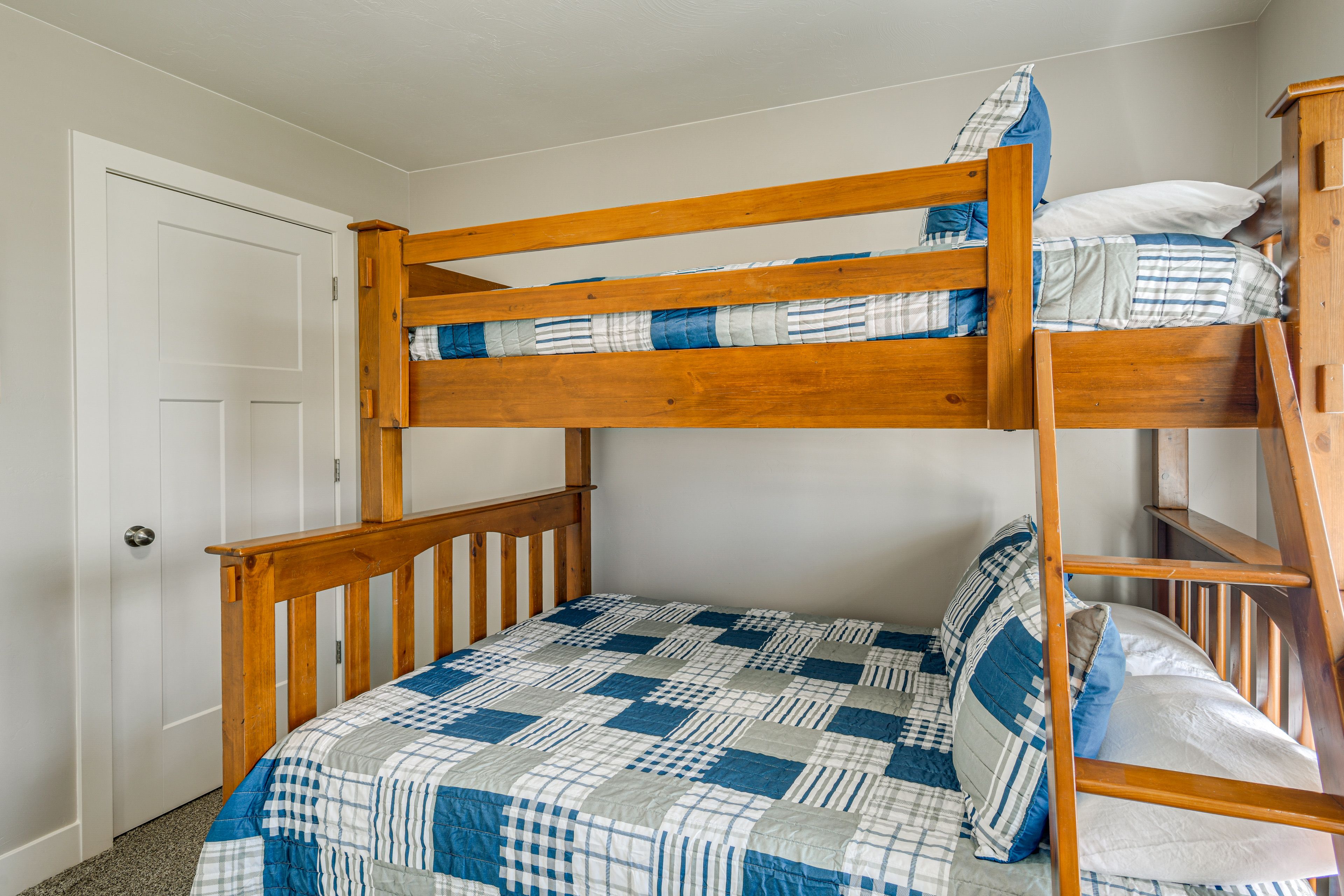 Bedroom 3 | Twin/Full Bunk Bed | Upper Level